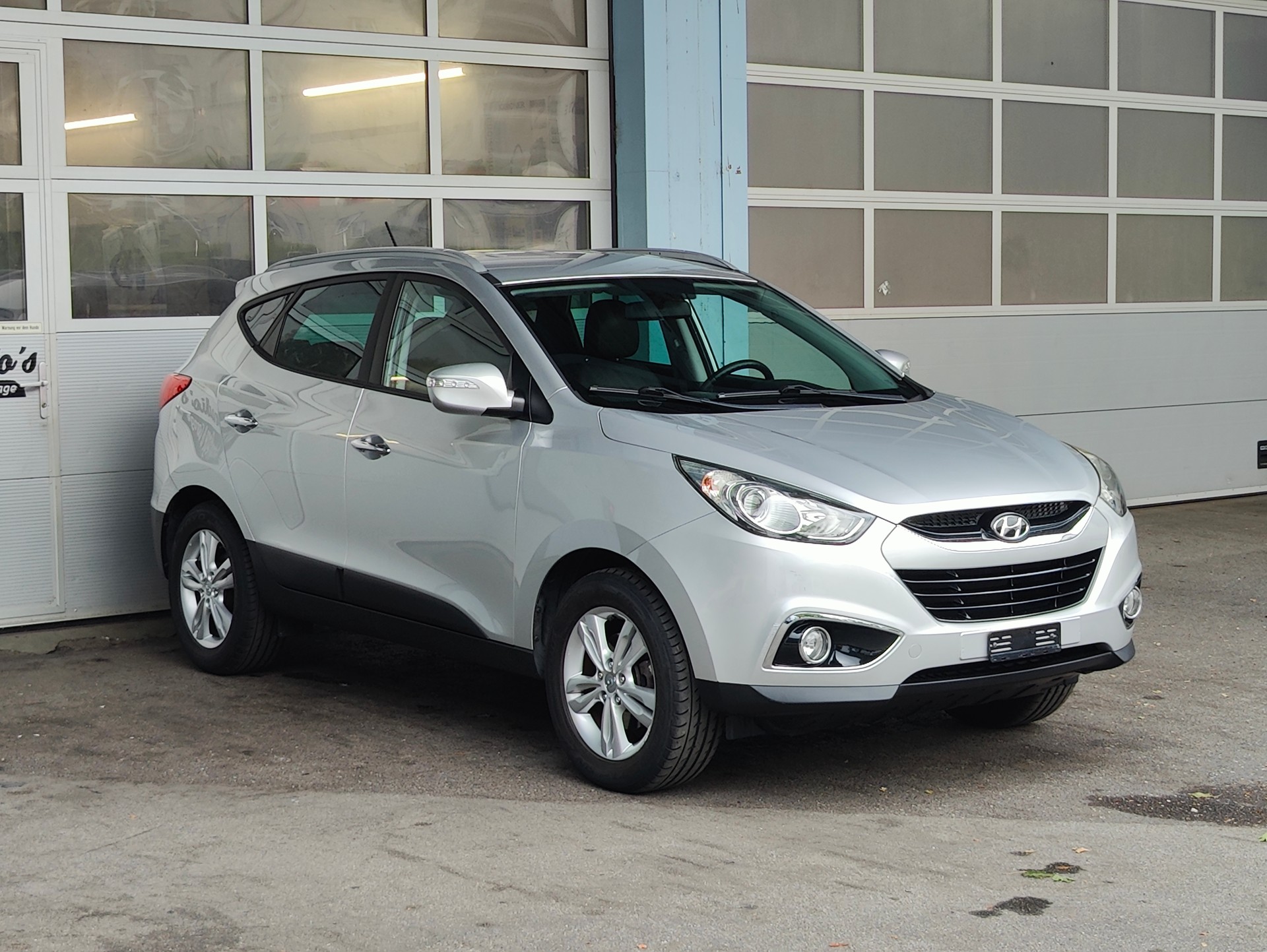 HYUNDAI iX 35 2.0 Style 4WD Automatic-image-1