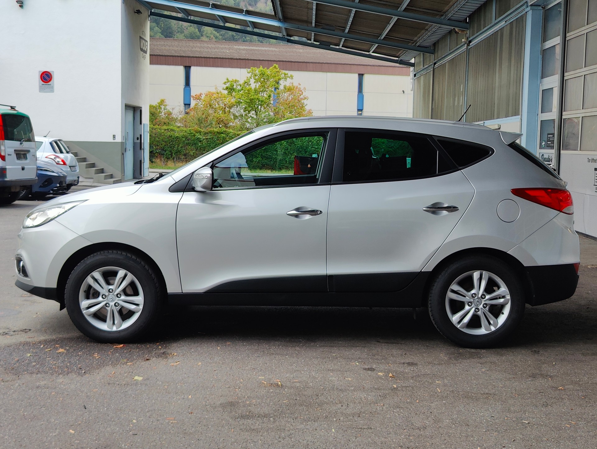 HYUNDAI iX 35 2.0 Style 4WD Automatic-image-6