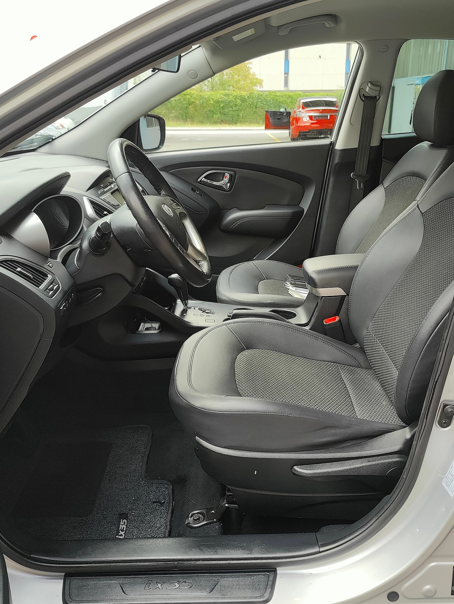 HYUNDAI iX 35 2.0 Style 4WD Automatic-image-8