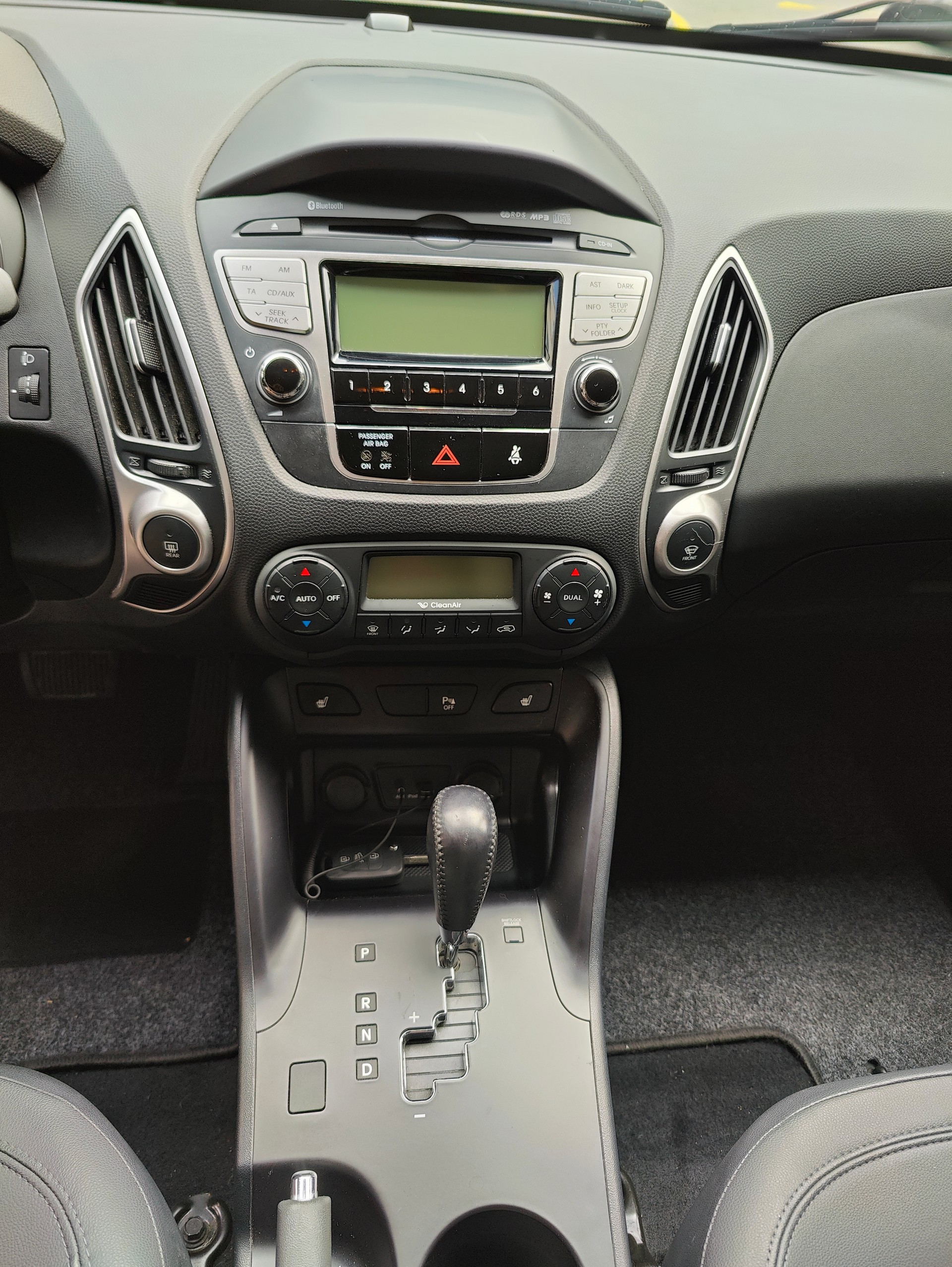 HYUNDAI iX 35 2.0 Style 4WD Automatic-image-13