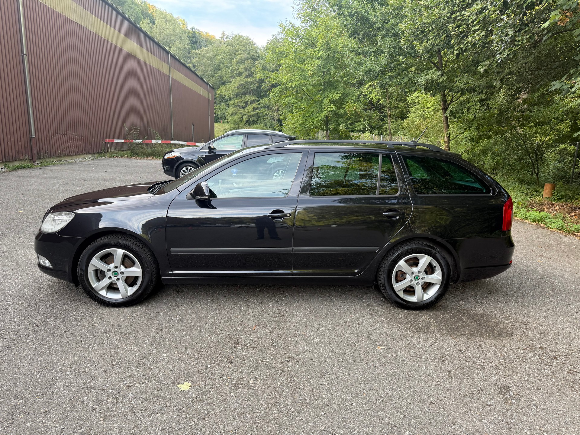 SKODA Octavia Combi 1.8 TSI Laurin & Klement DSG-image-2