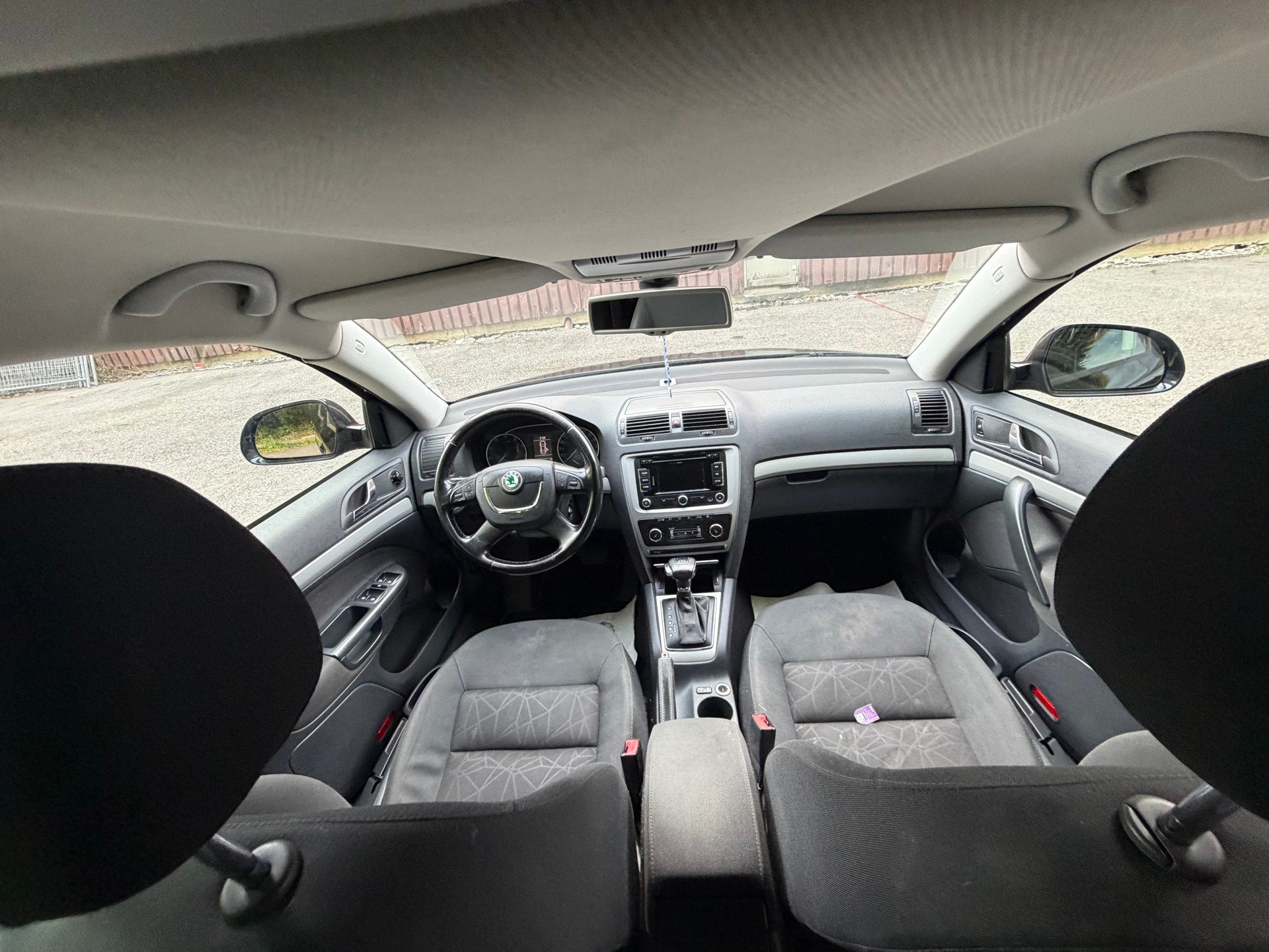 SKODA Octavia Combi 1.8 TSI Laurin & Klement DSG-image-8