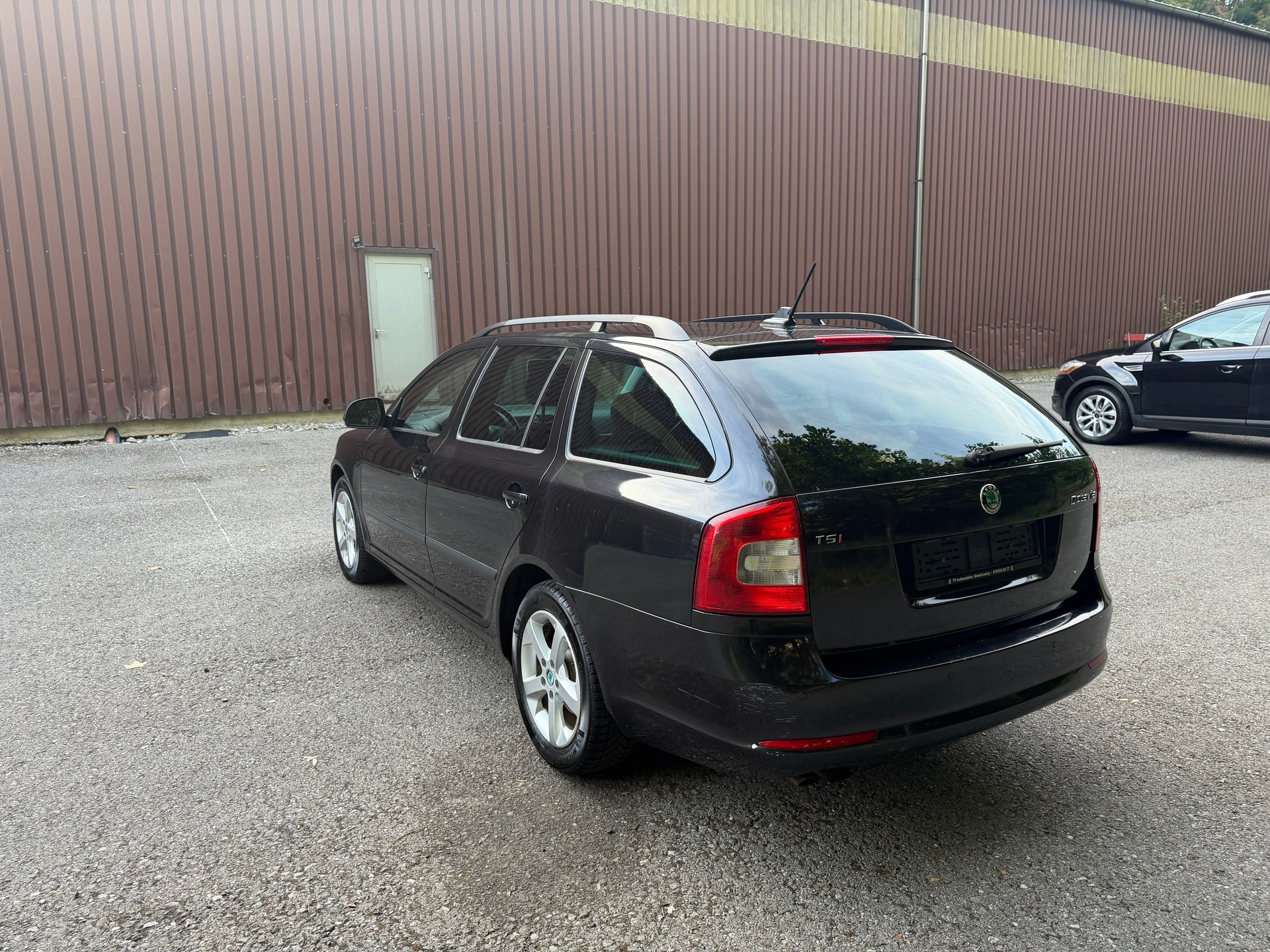 SKODA Octavia Combi 1.8 TSI Laurin & Klement DSG-image-5