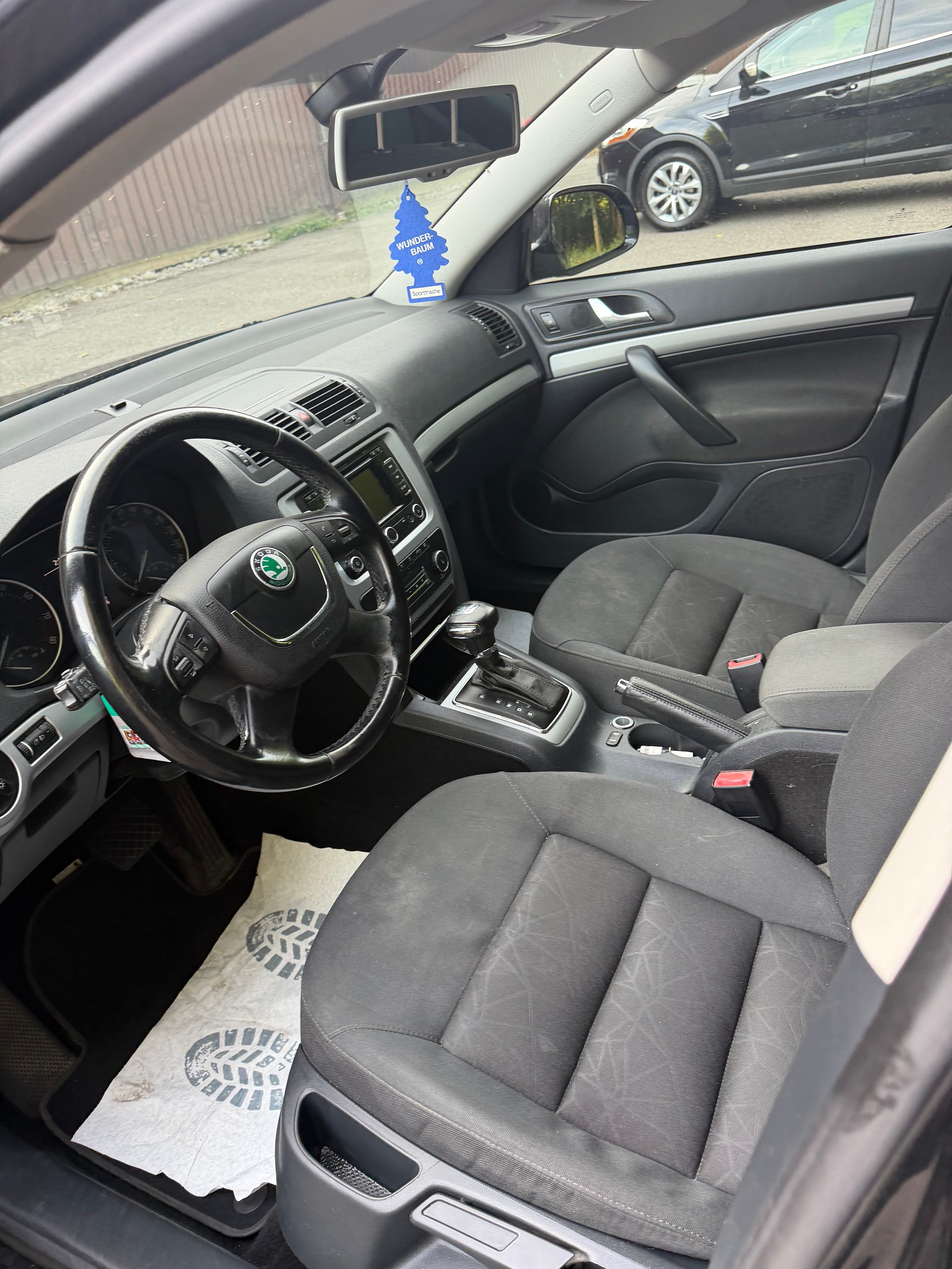 SKODA Octavia Combi 1.8 TSI Laurin & Klement DSG-image-9