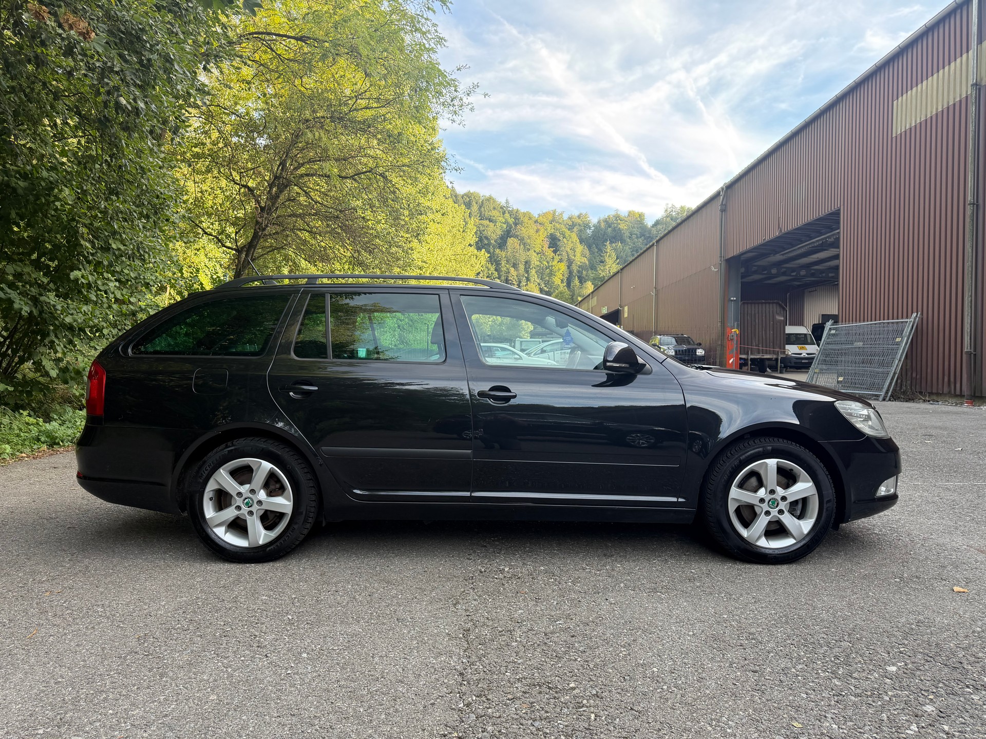 SKODA Octavia Combi 1.8 TSI Laurin & Klement DSG-image-3