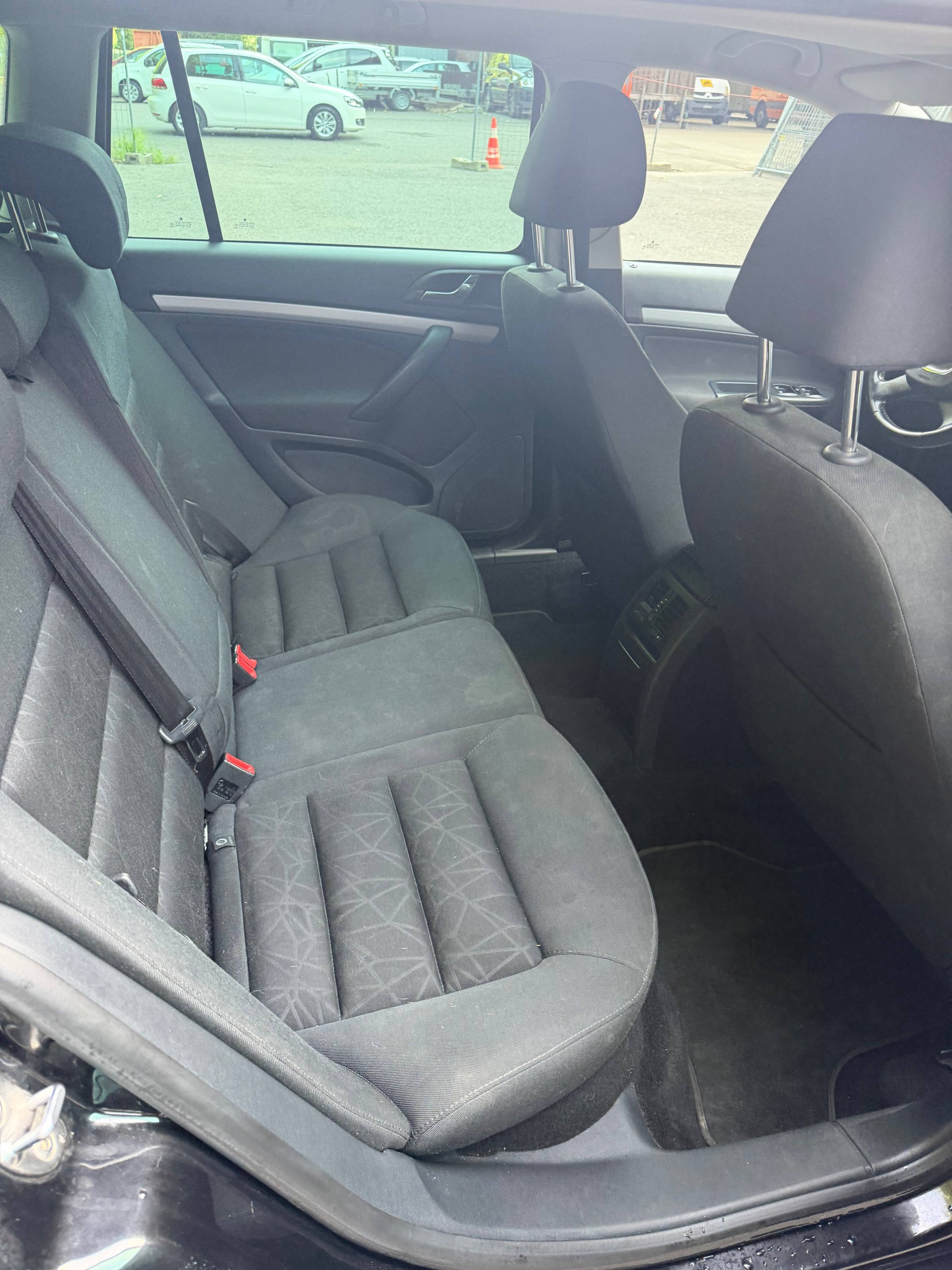 SKODA Octavia Combi 1.8 TSI Laurin & Klement DSG-image-7
