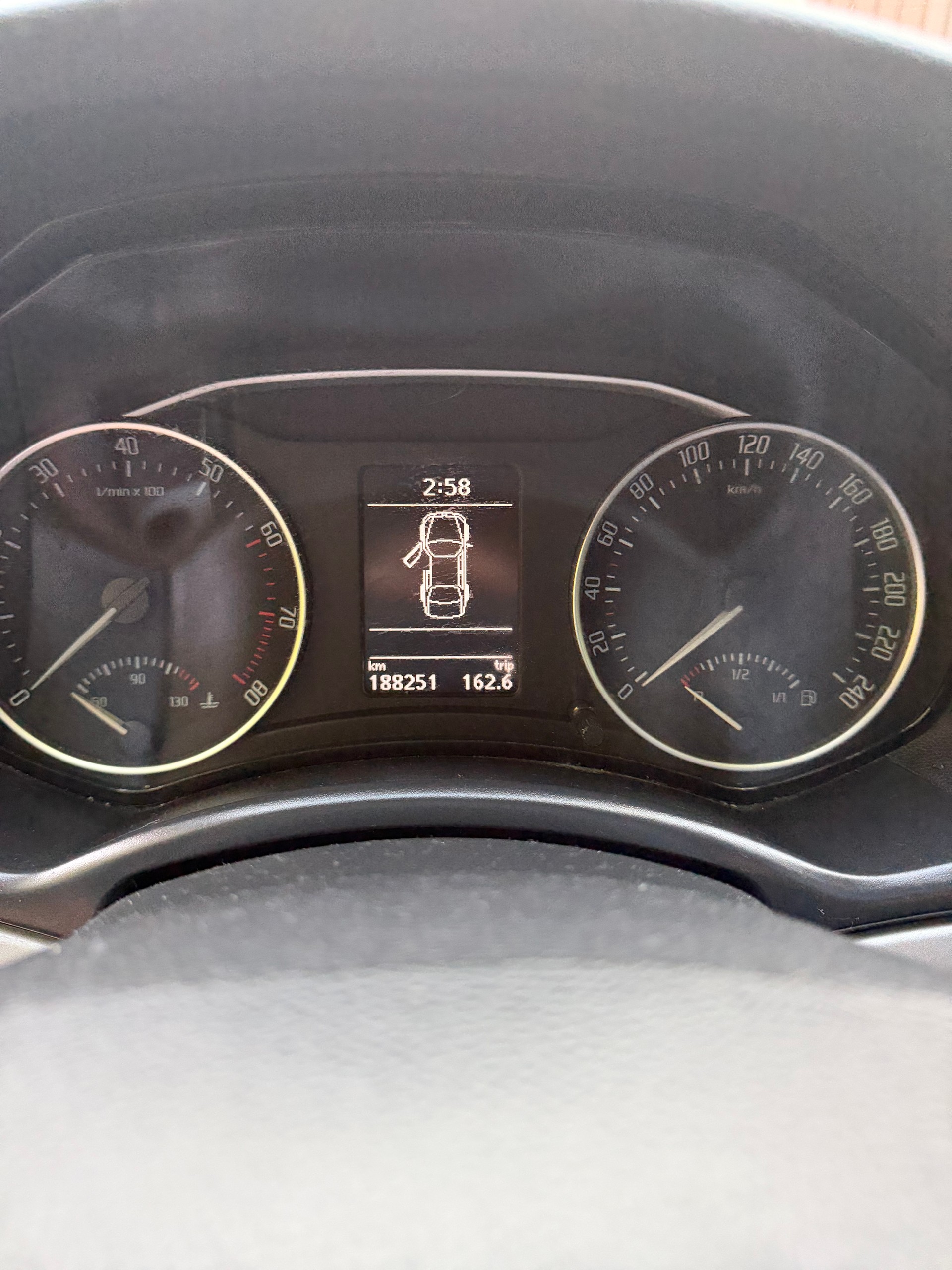 SKODA Octavia Combi 1.8 TSI Laurin & Klement DSG-image-10