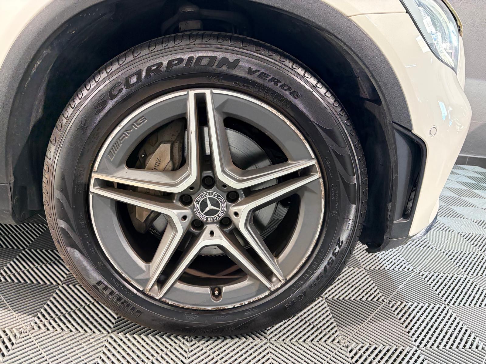 MERCEDES-BENZ GLC 200 AMG Line 4Matic 9G-Tronic - Toit ouvrant-image-31