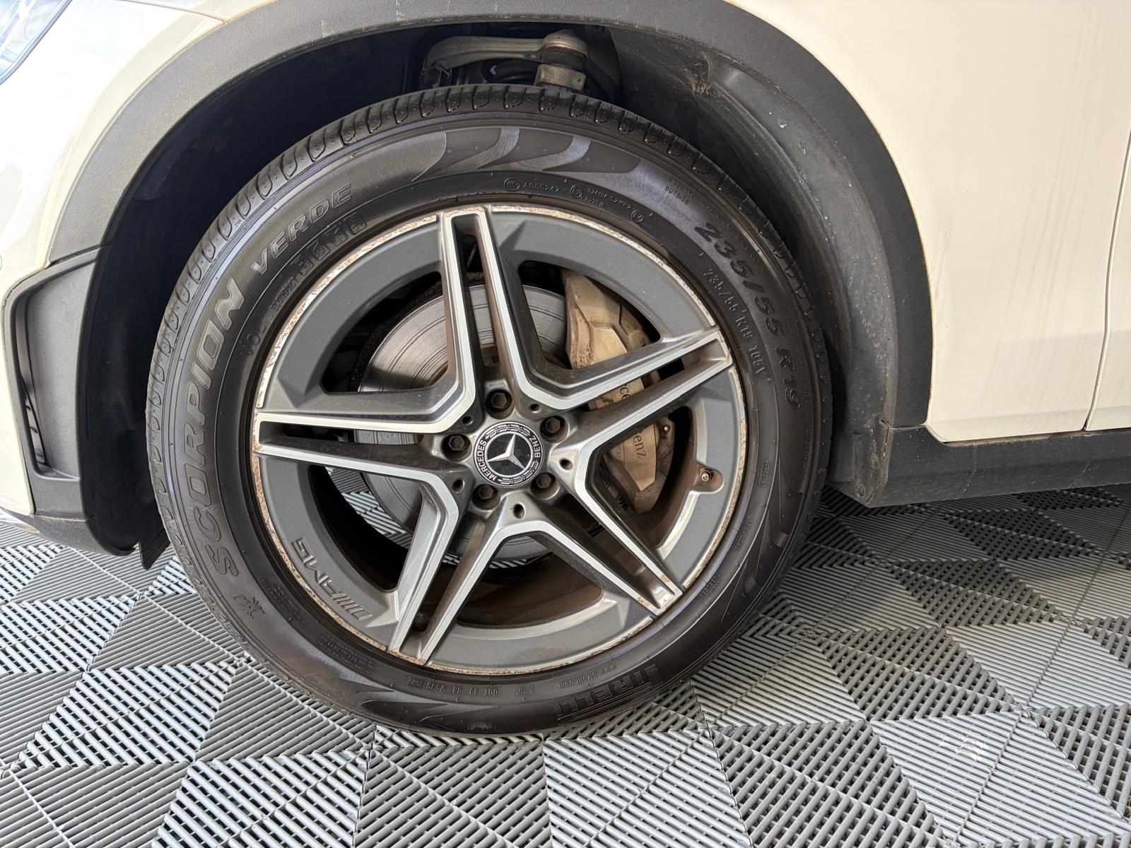 MERCEDES-BENZ GLC 200 AMG Line 4Matic 9G-Tronic - Toit ouvrant-image-28