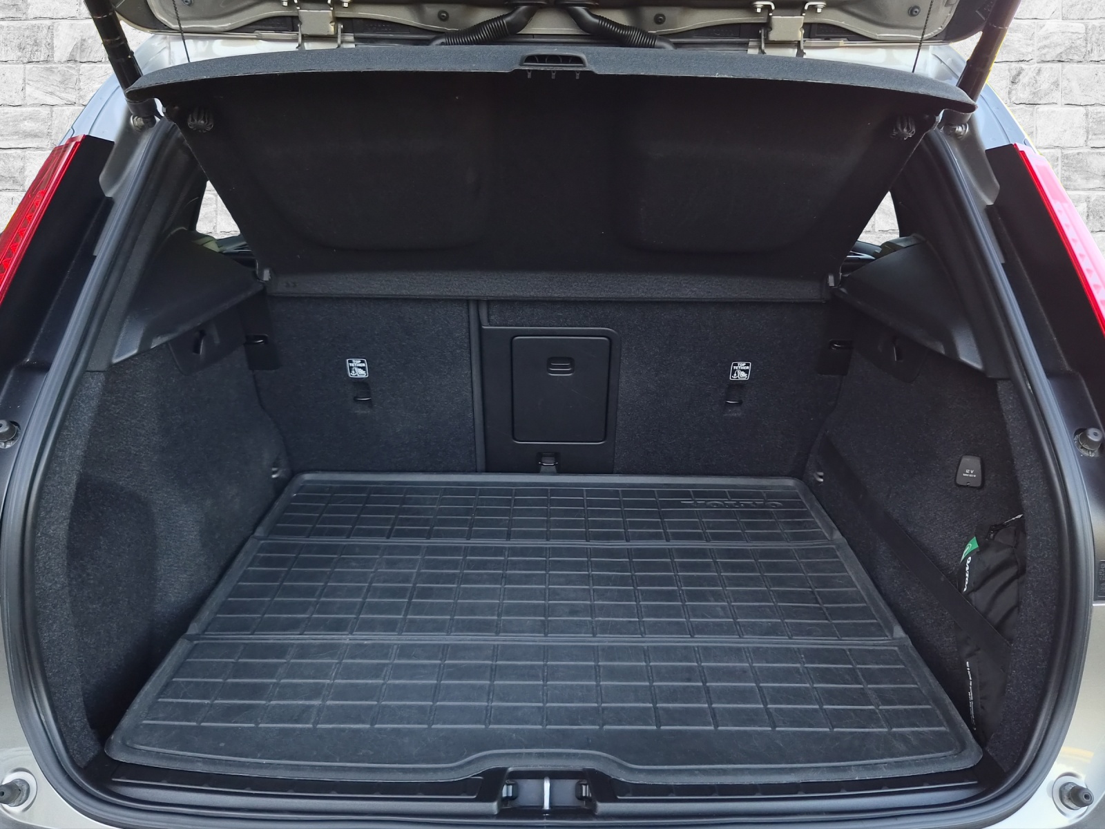 VOLVO XC40 1.5 T5 TE Momentum-image-8