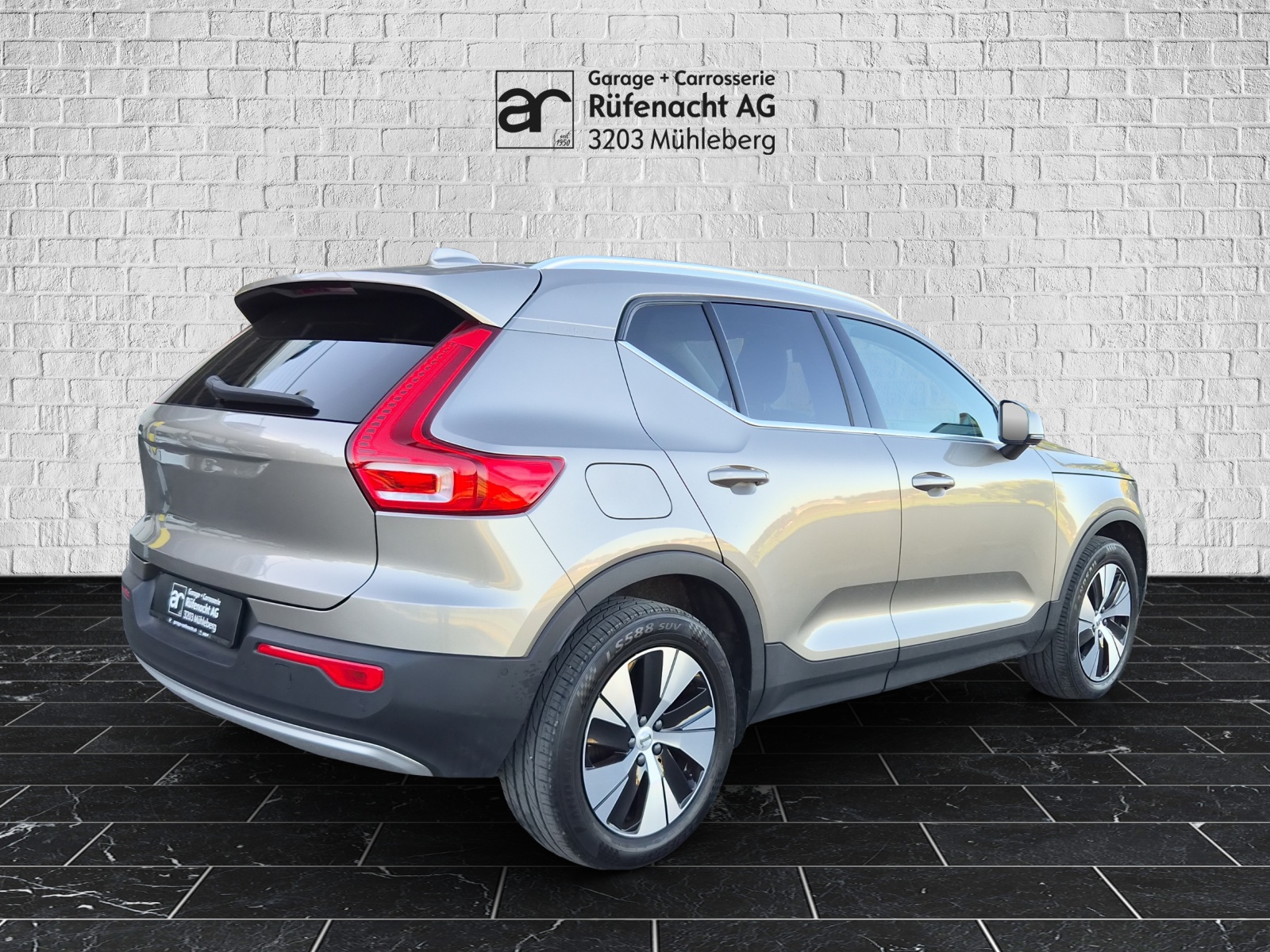 VOLVO XC40 1.5 T5 TE Momentum-image-1