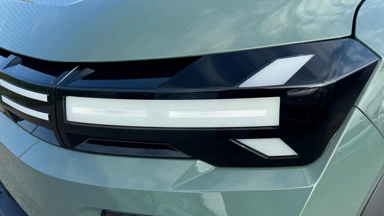 DACIA Spring 27 kWh Electric 65 Extreme * SCHNELLLADEOPTION CCS *-image-9
