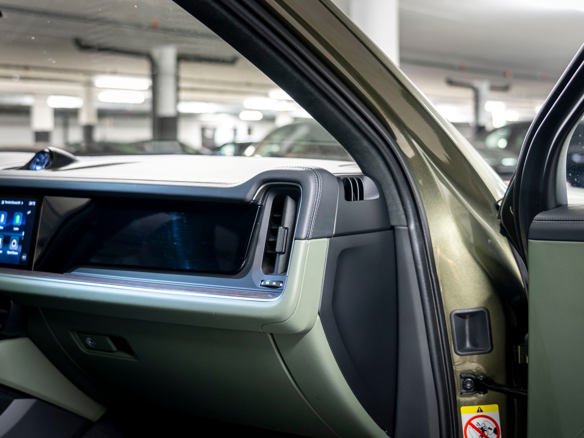 PORSCHE Cayenne S E-Hybrid Tiptronic-image-26