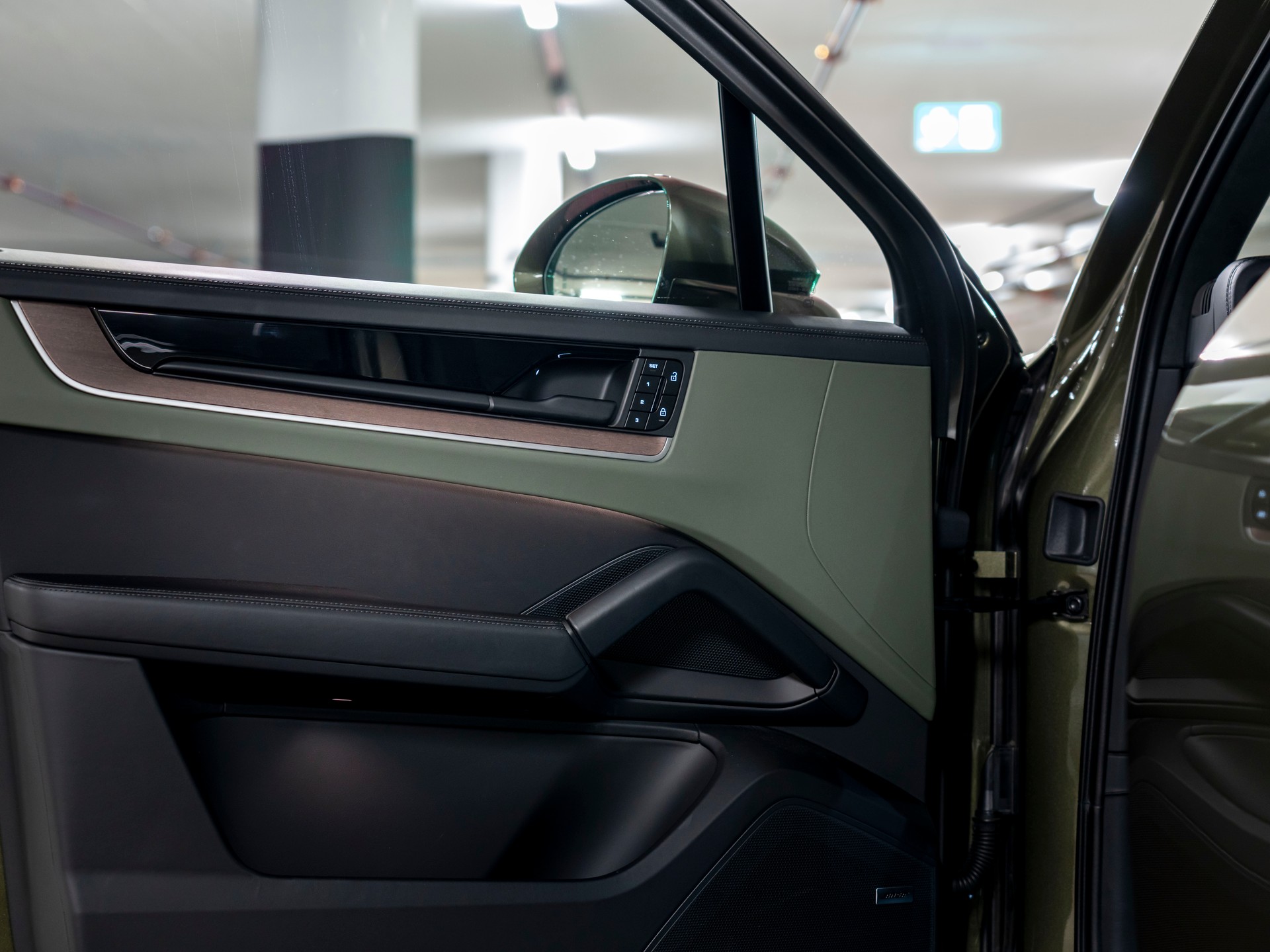 PORSCHE Cayenne S E-Hybrid Tiptronic-image-21