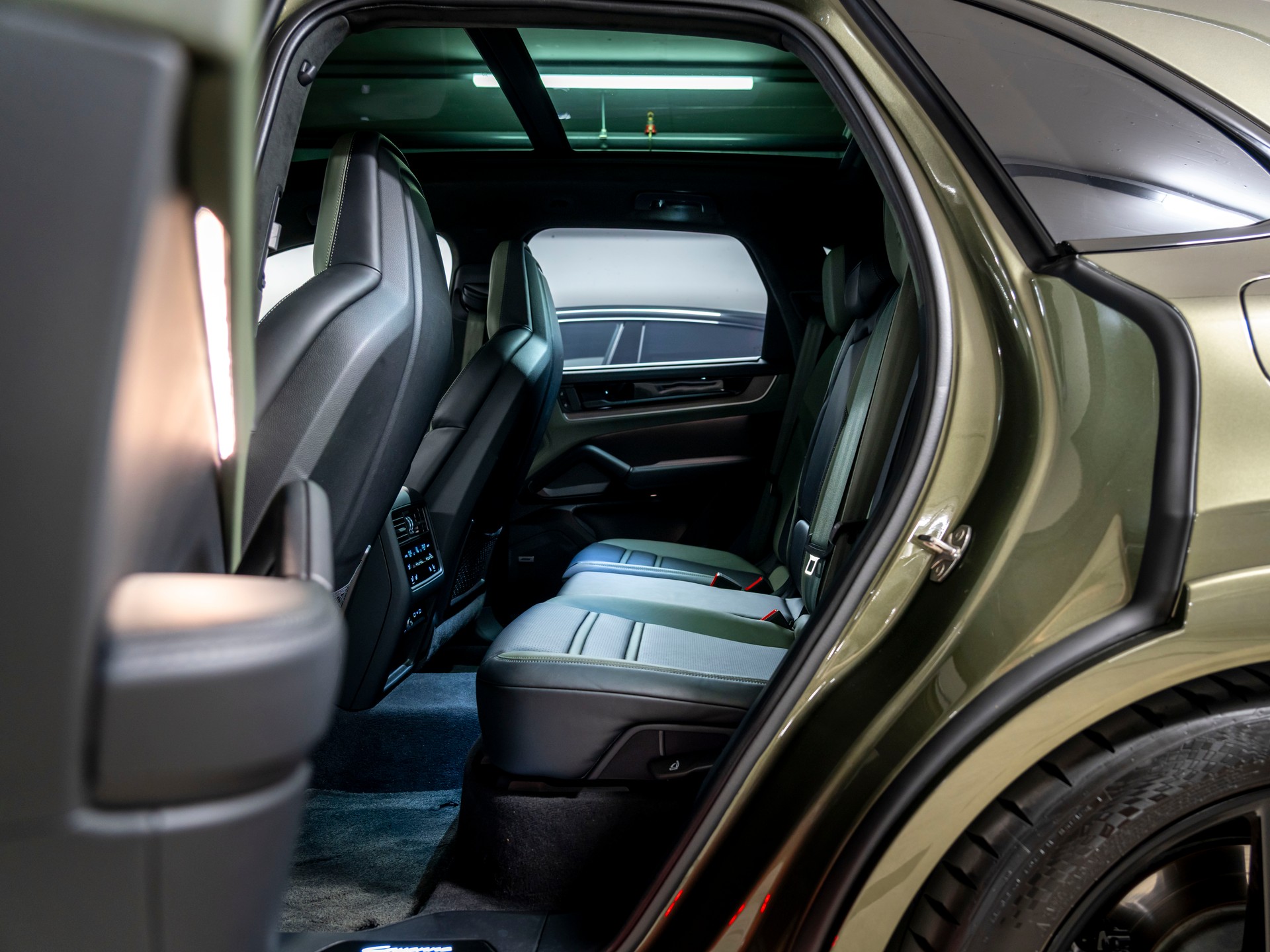 PORSCHE Cayenne S E-Hybrid Tiptronic-image-22