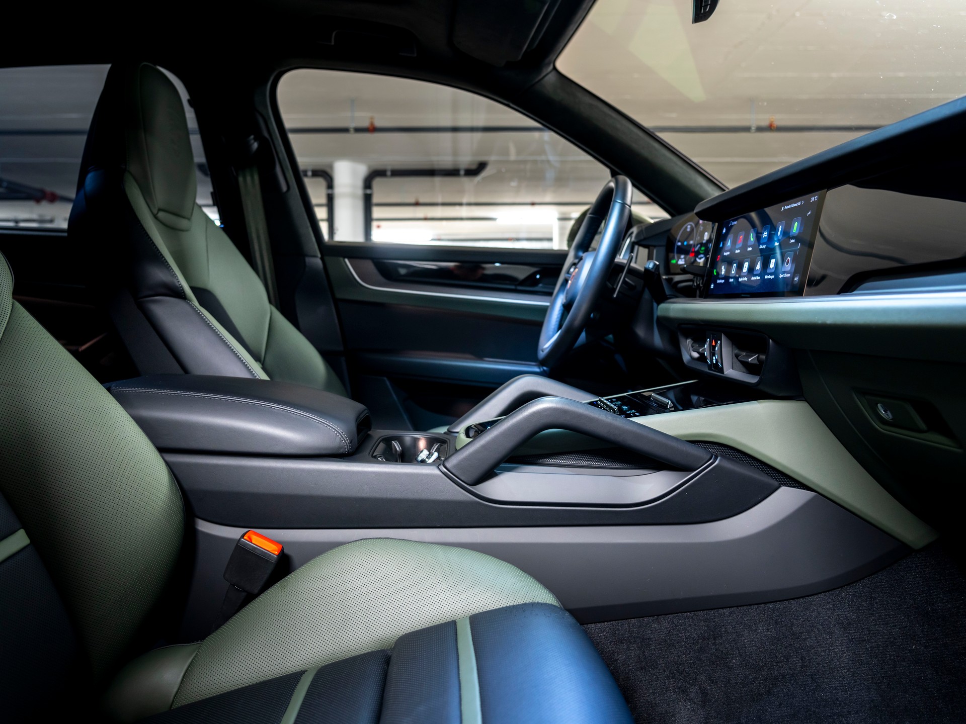 PORSCHE Cayenne S E-Hybrid Tiptronic-image-25