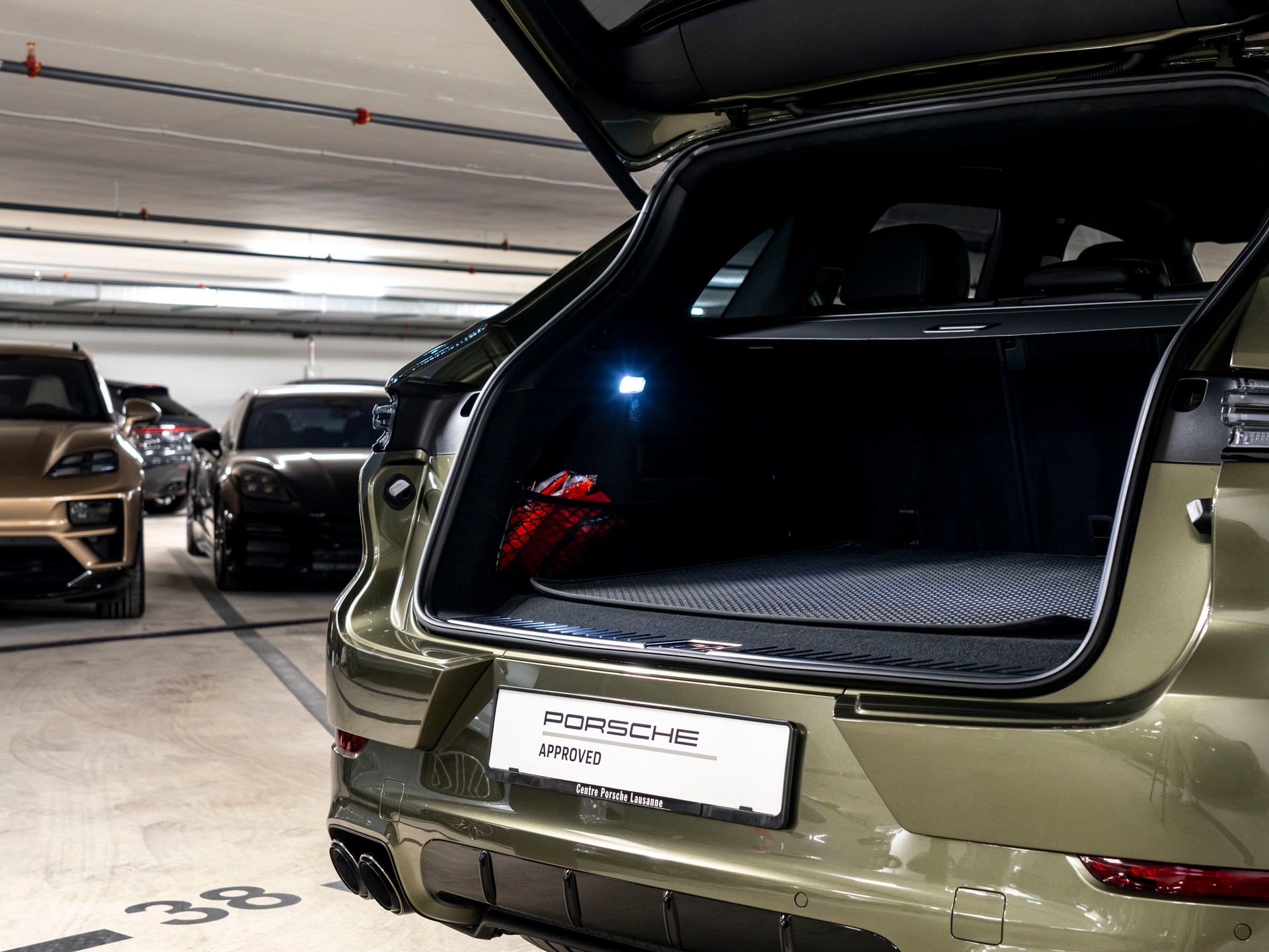 PORSCHE Cayenne S E-Hybrid Tiptronic-image-6