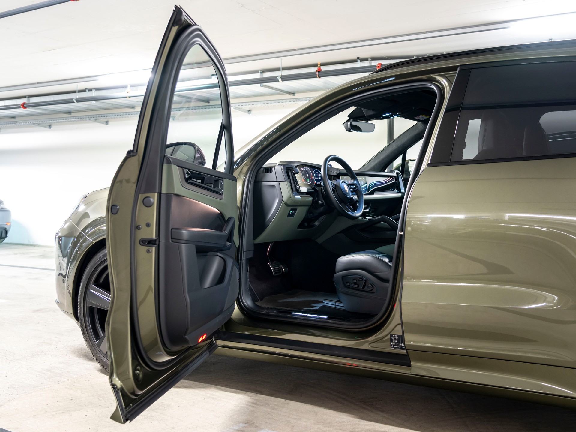PORSCHE Cayenne S E-Hybrid Tiptronic-image-11