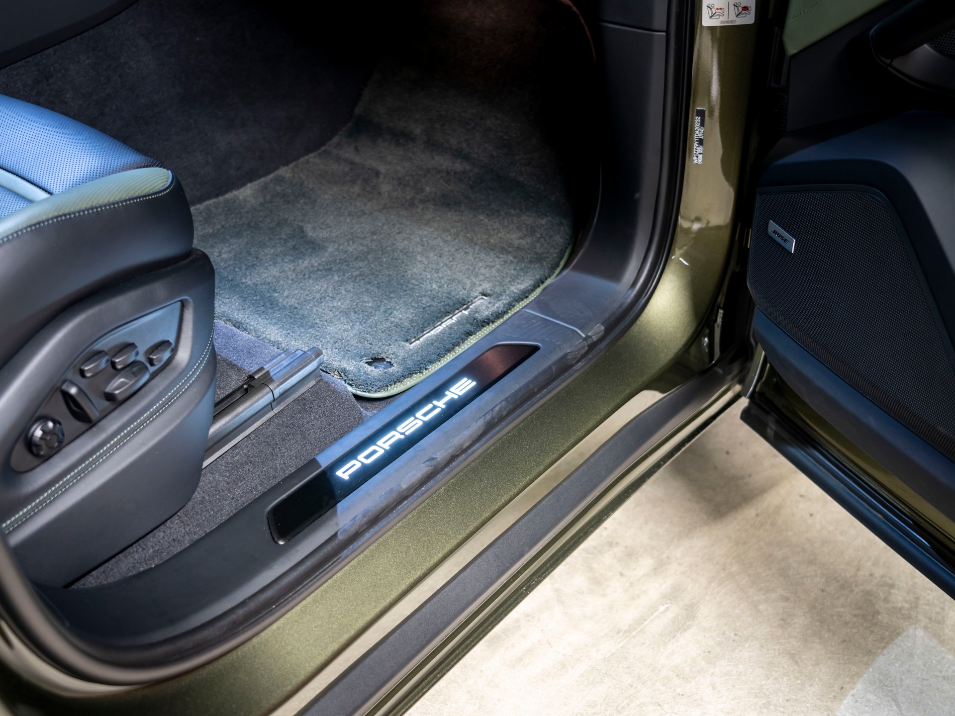PORSCHE Cayenne S E-Hybrid Tiptronic-image-27