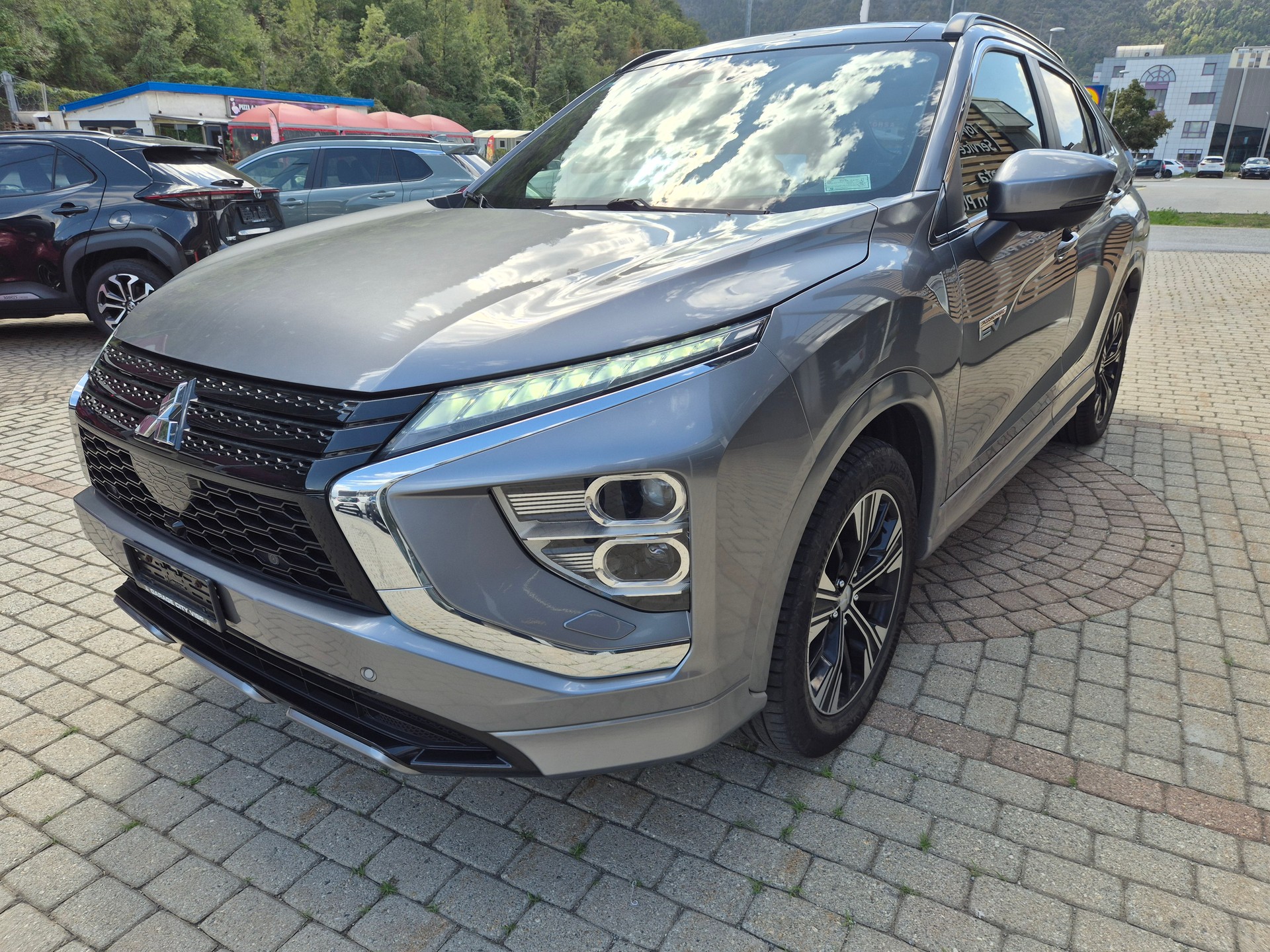 MITSUBISHI Eclipse Cross 2.4 PHEV Diamond 4WD-image-1