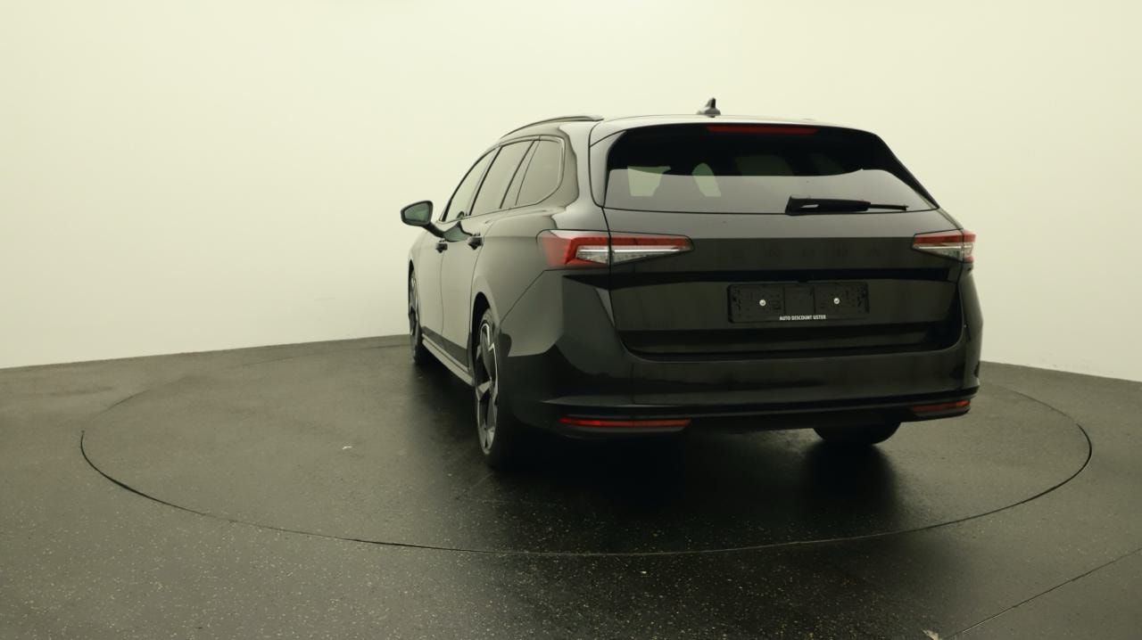 SKODA Superb Combi 2.0 TSI Sportline 4x4 DSG-image-3