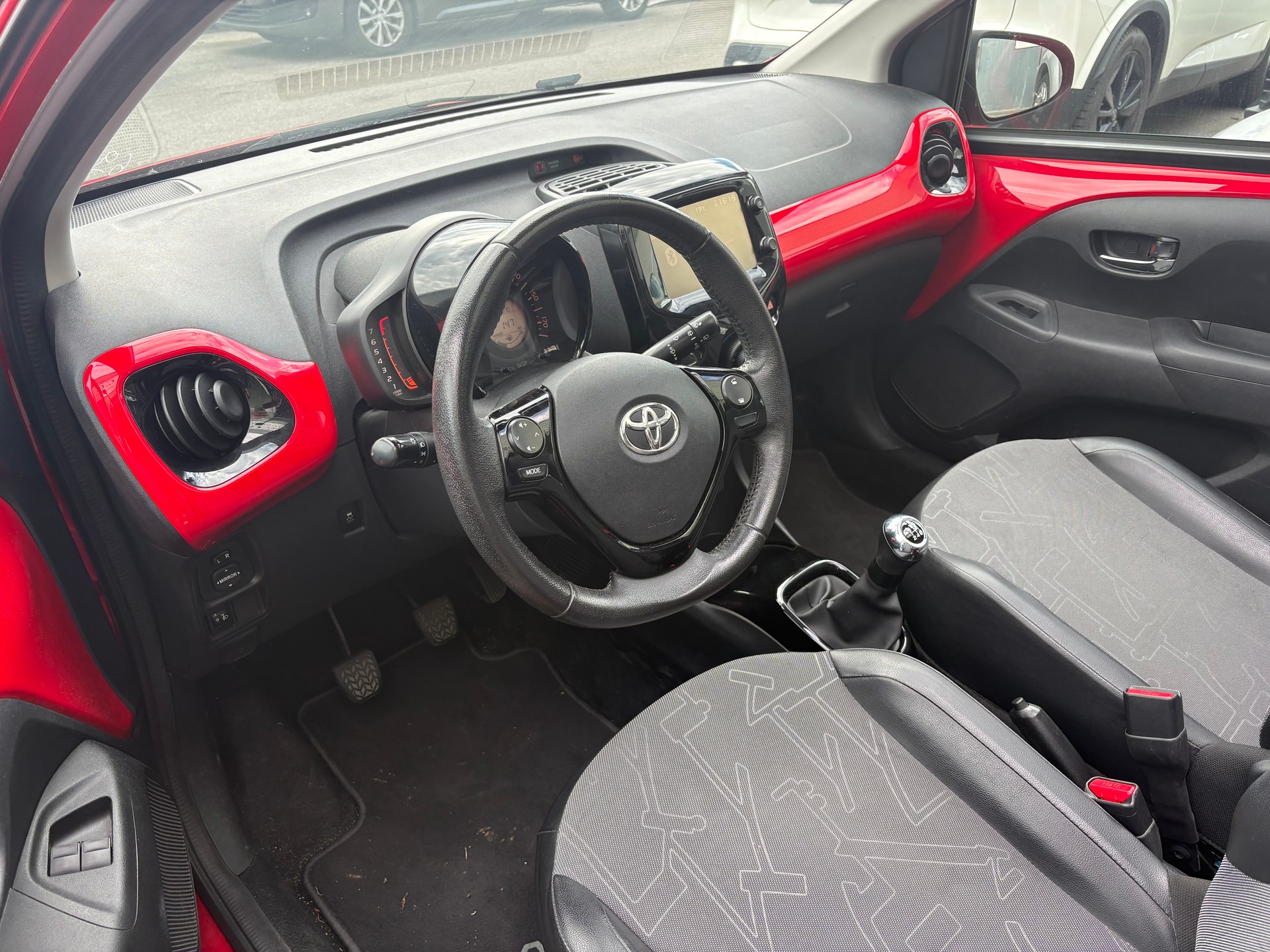TOYOTA Aygo 1.0 VVT-i x-clusiv-image-8
