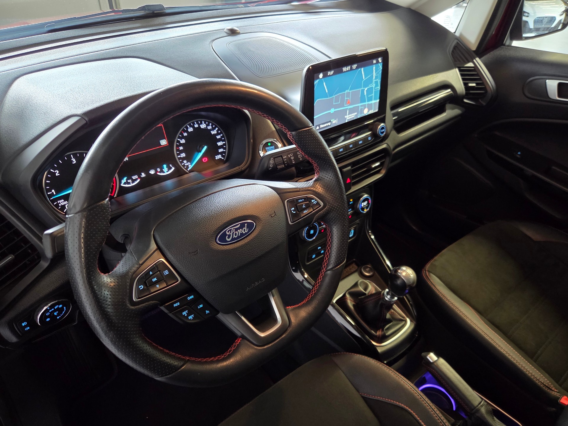 FORD EcoSport 1.5 TDCi ST-Line 4x4-image-9