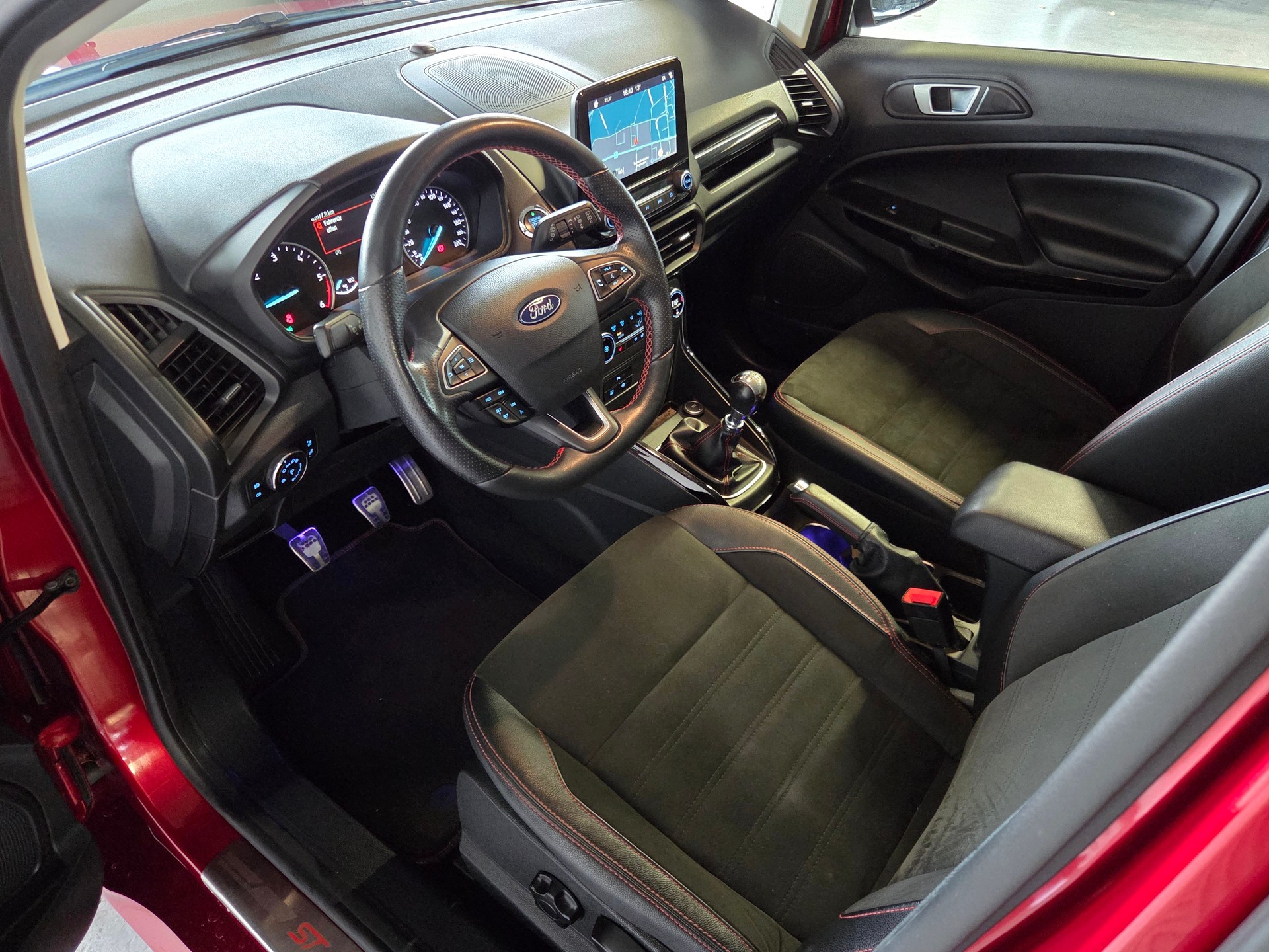 FORD EcoSport 1.5 TDCi ST-Line 4x4-image-16