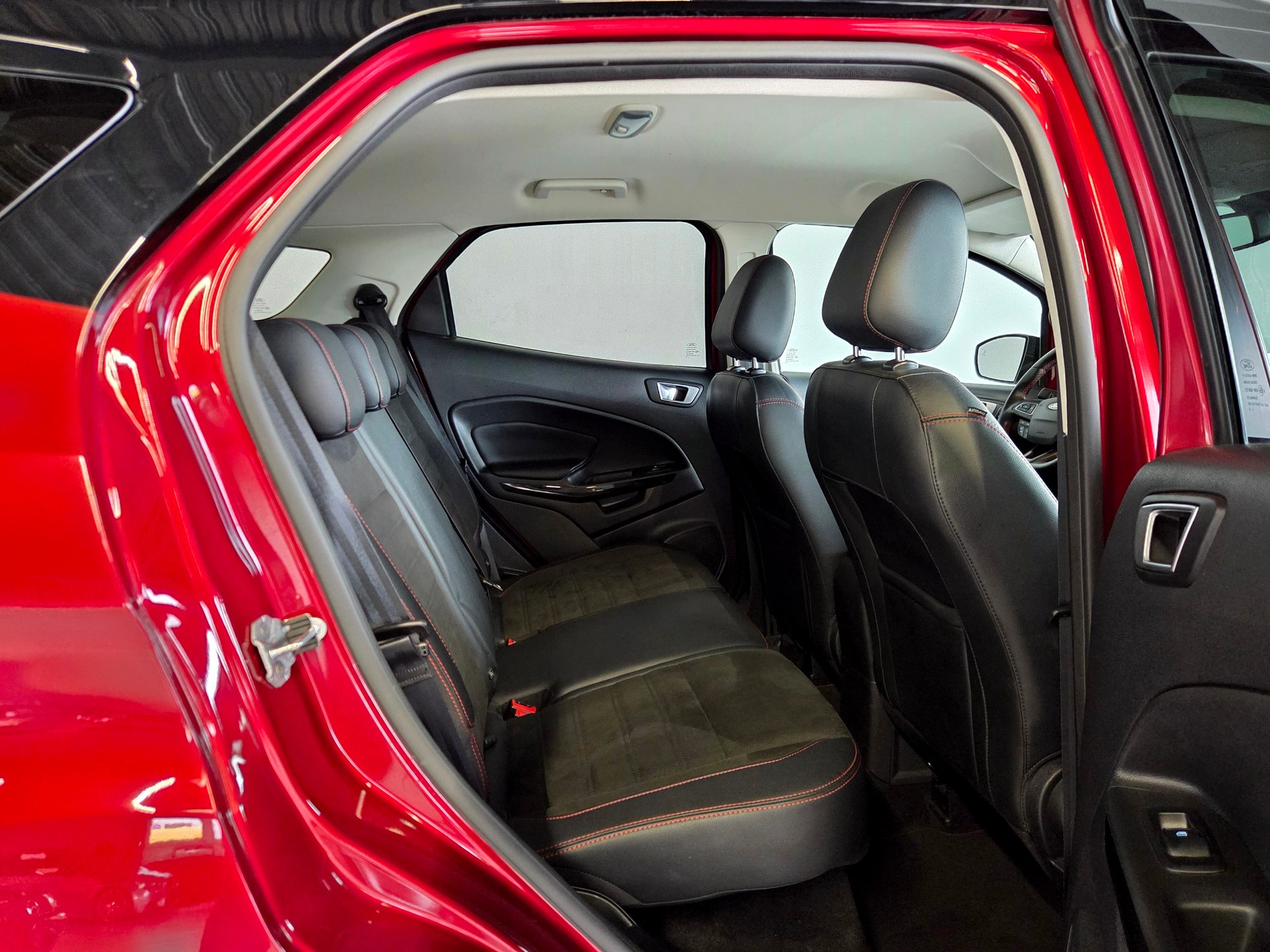 FORD EcoSport 1.5 TDCi ST-Line 4x4-image-18