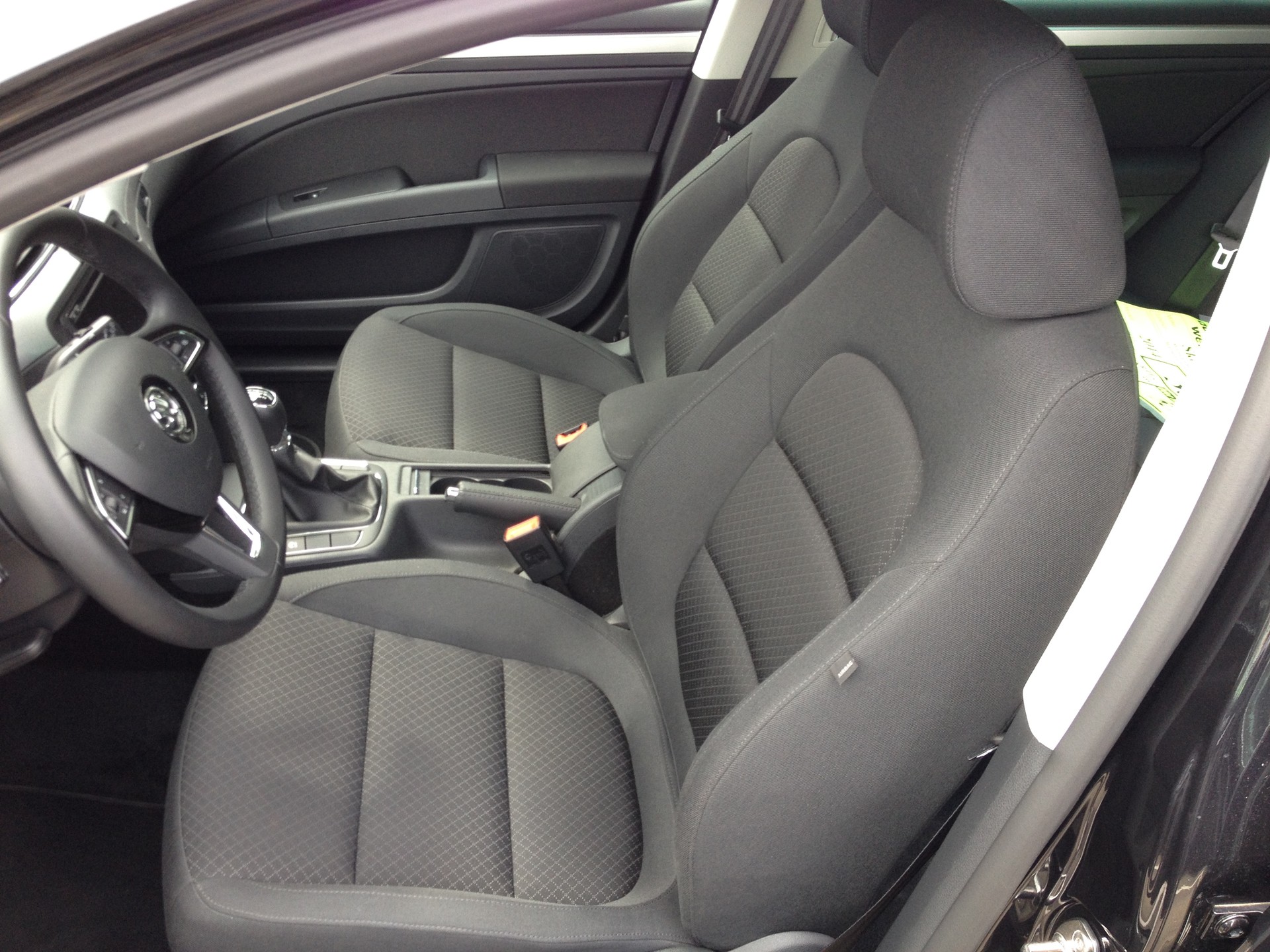 SKODA 2.0 TDI 140 Ambition S/S-image-2