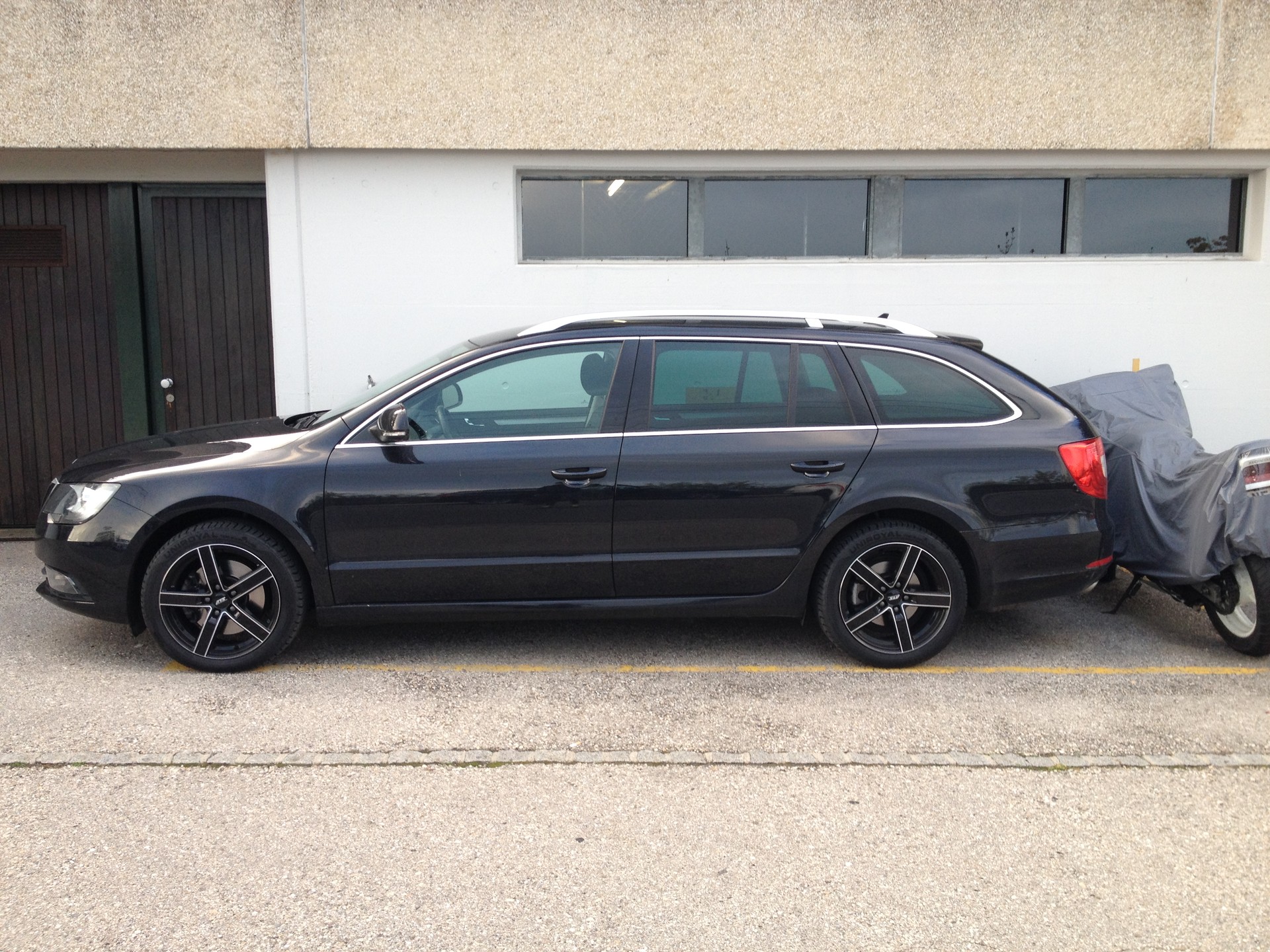 SKODA 2.0 TDI 140 Ambition S/S-image-5