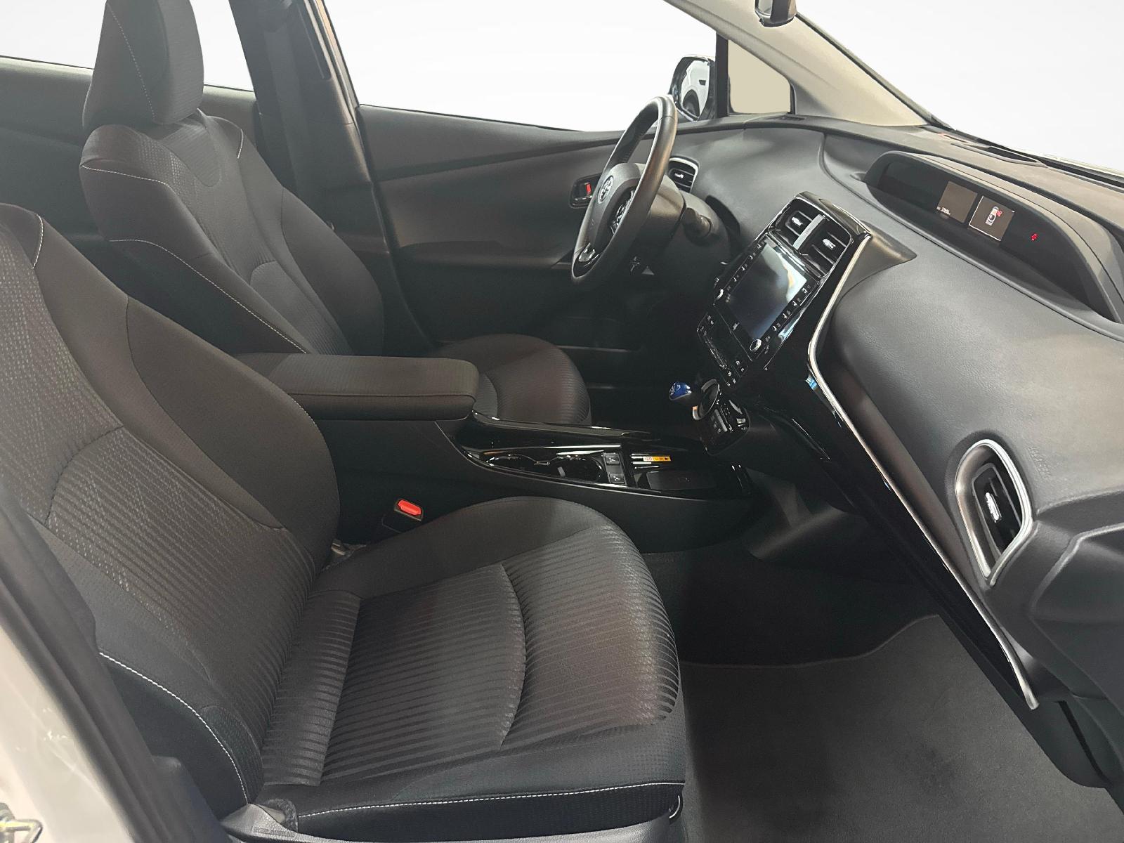 TOYOTA Prius 1.8 VVTi HSD Plug-In Premium-image-9