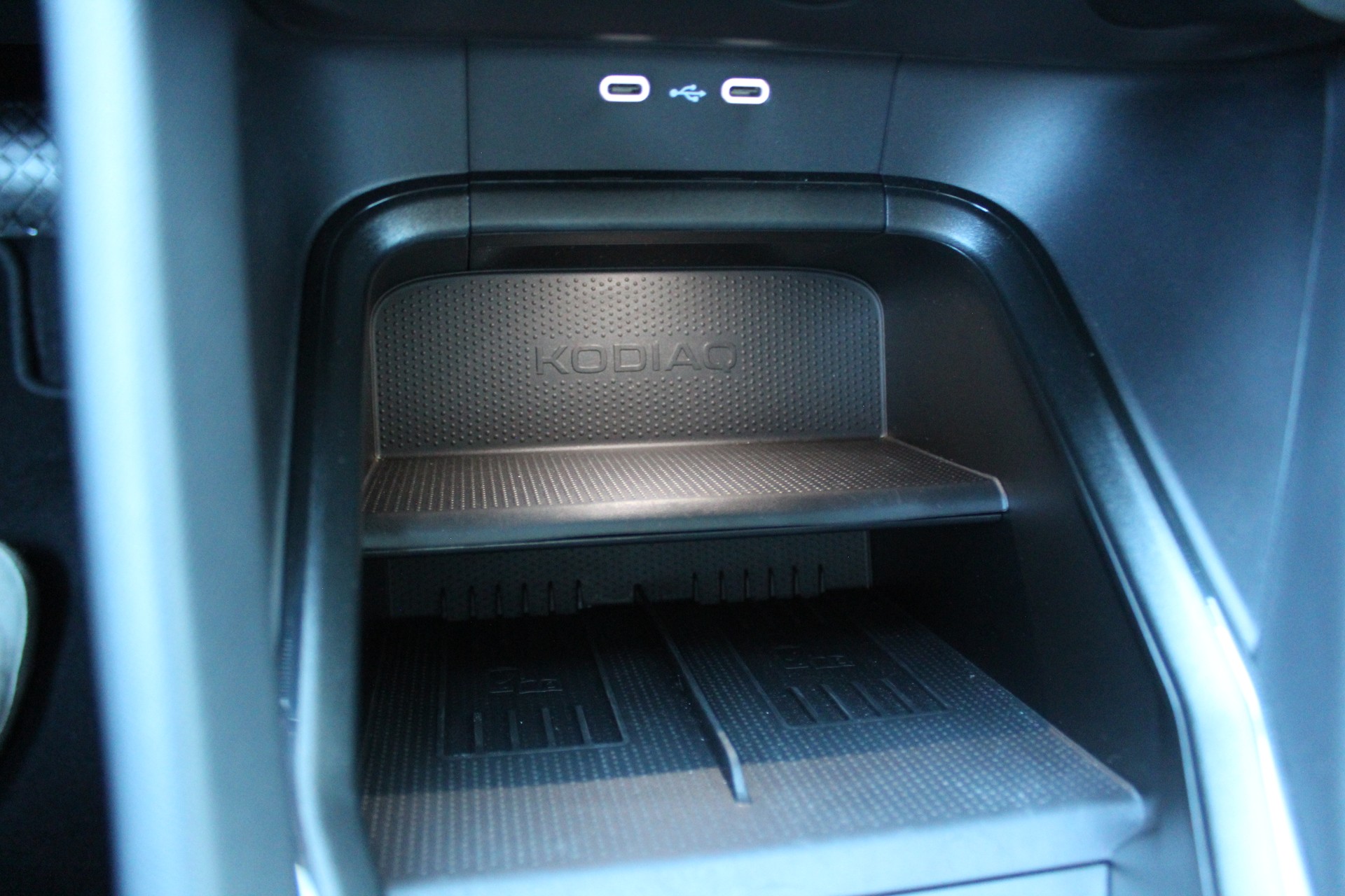 SKODA Kodiaq 2.0 TSI Dynamic 4x4 **7-Plätzer**-image-21