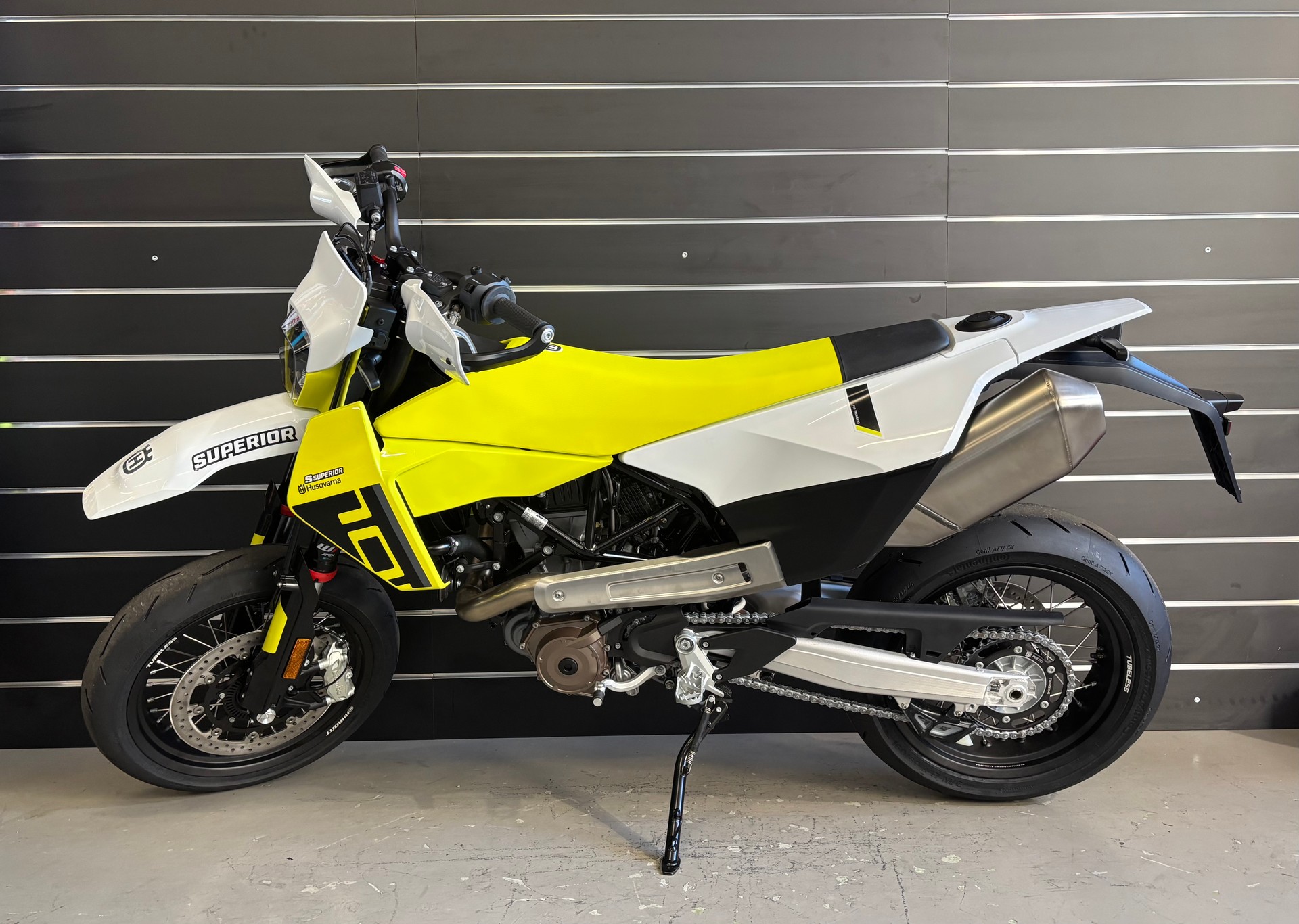 HUSQVARNA 701 Supermoto-showroom-element-1
