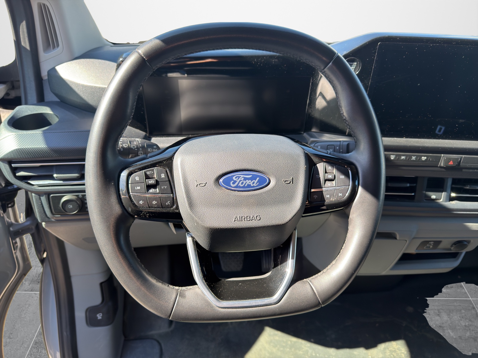 FORD Transit Custom Van 320 L2H1 Limited Automat 4x4-image-9
