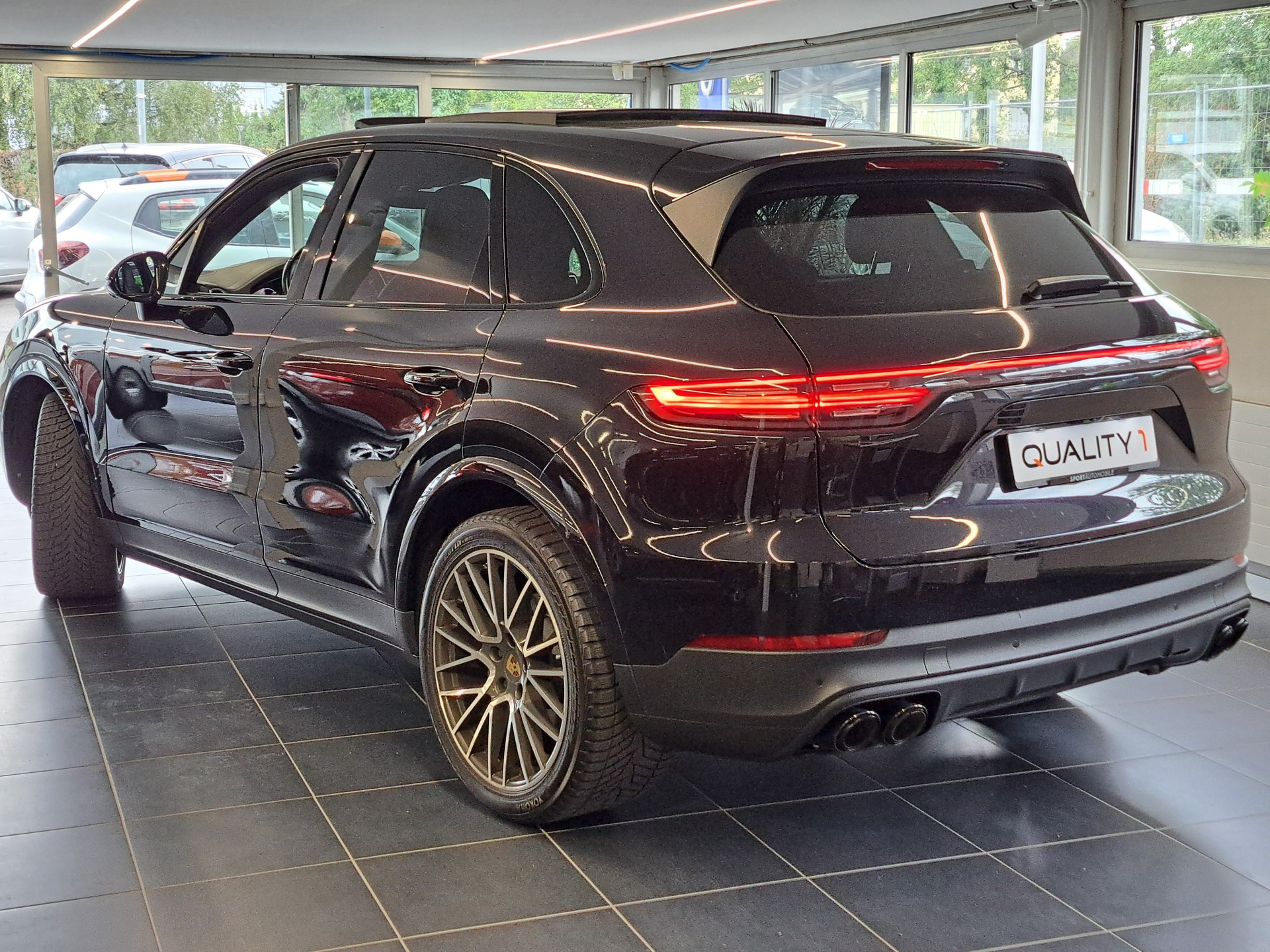 PORSCHE Cayenne S-image-2