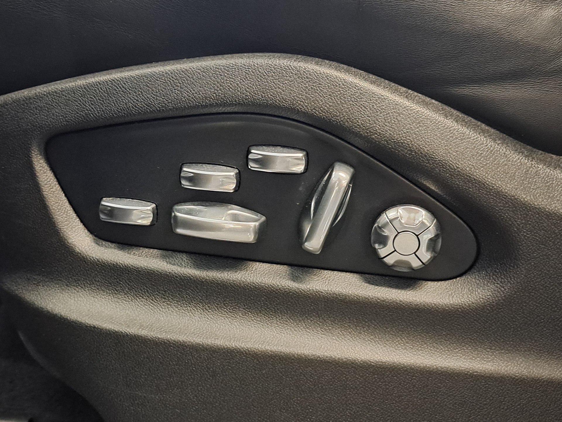 PORSCHE Cayenne S-image-10