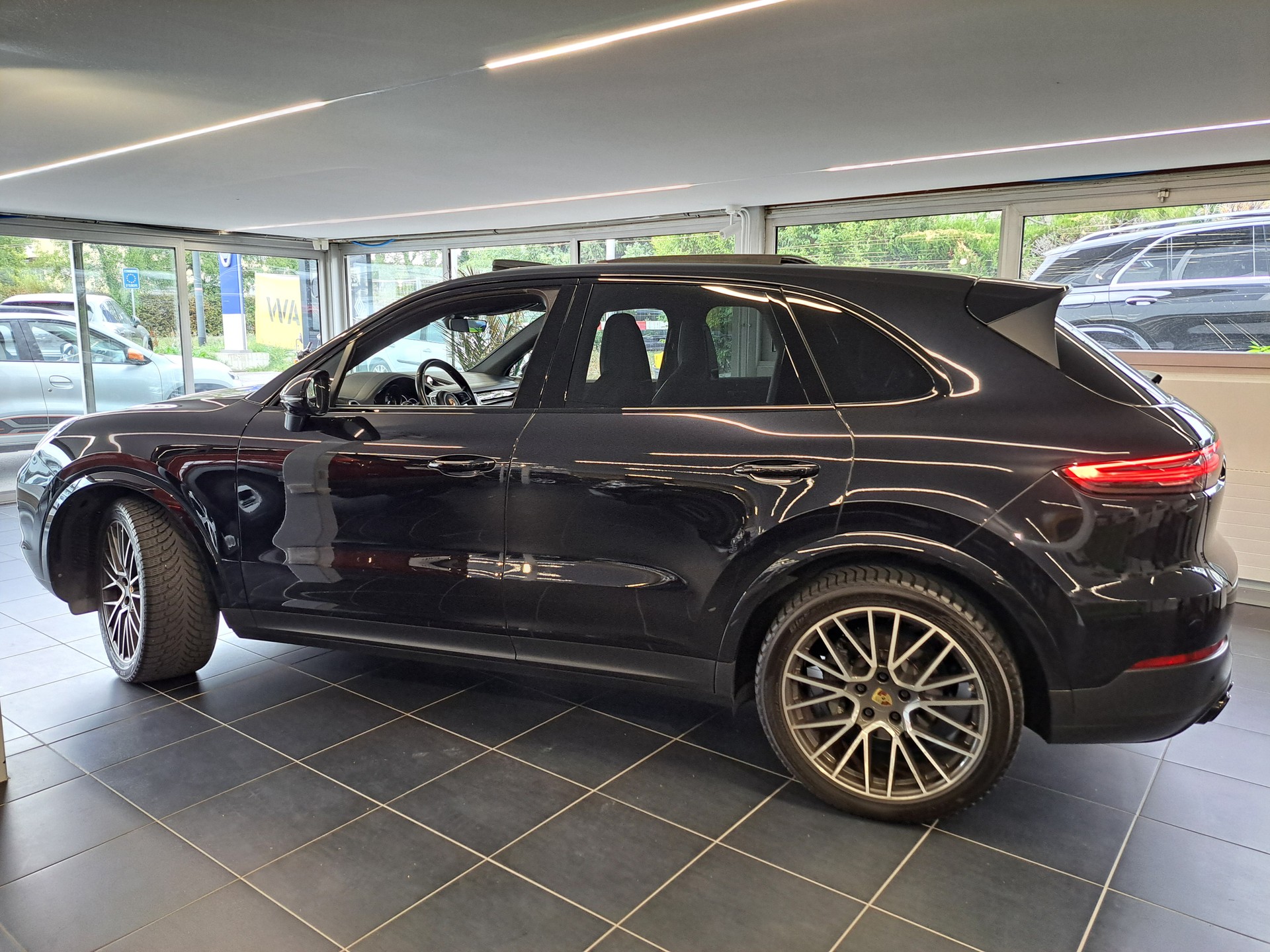 PORSCHE Cayenne S-image-1