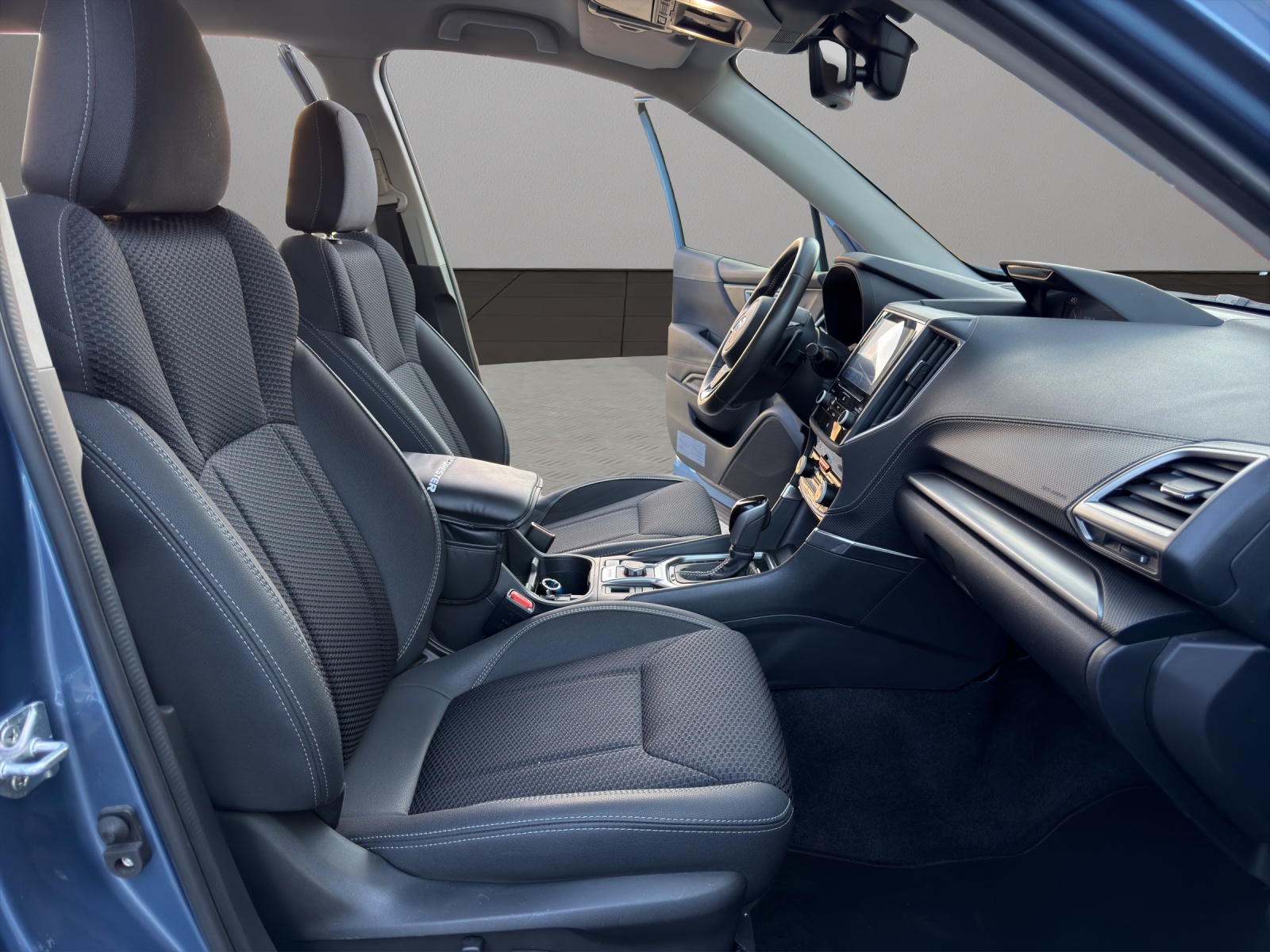 SUBARU Forester 2.0i e-Boxer Swiss Plus Lineartronic-image-16