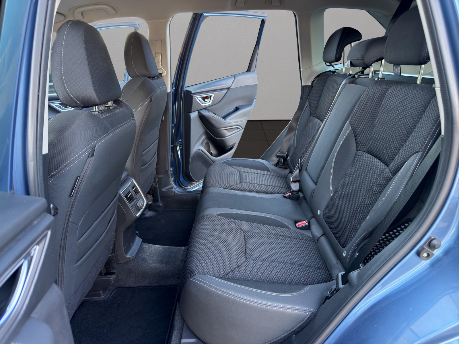 SUBARU Forester 2.0i e-Boxer Swiss Plus Lineartronic-image-12