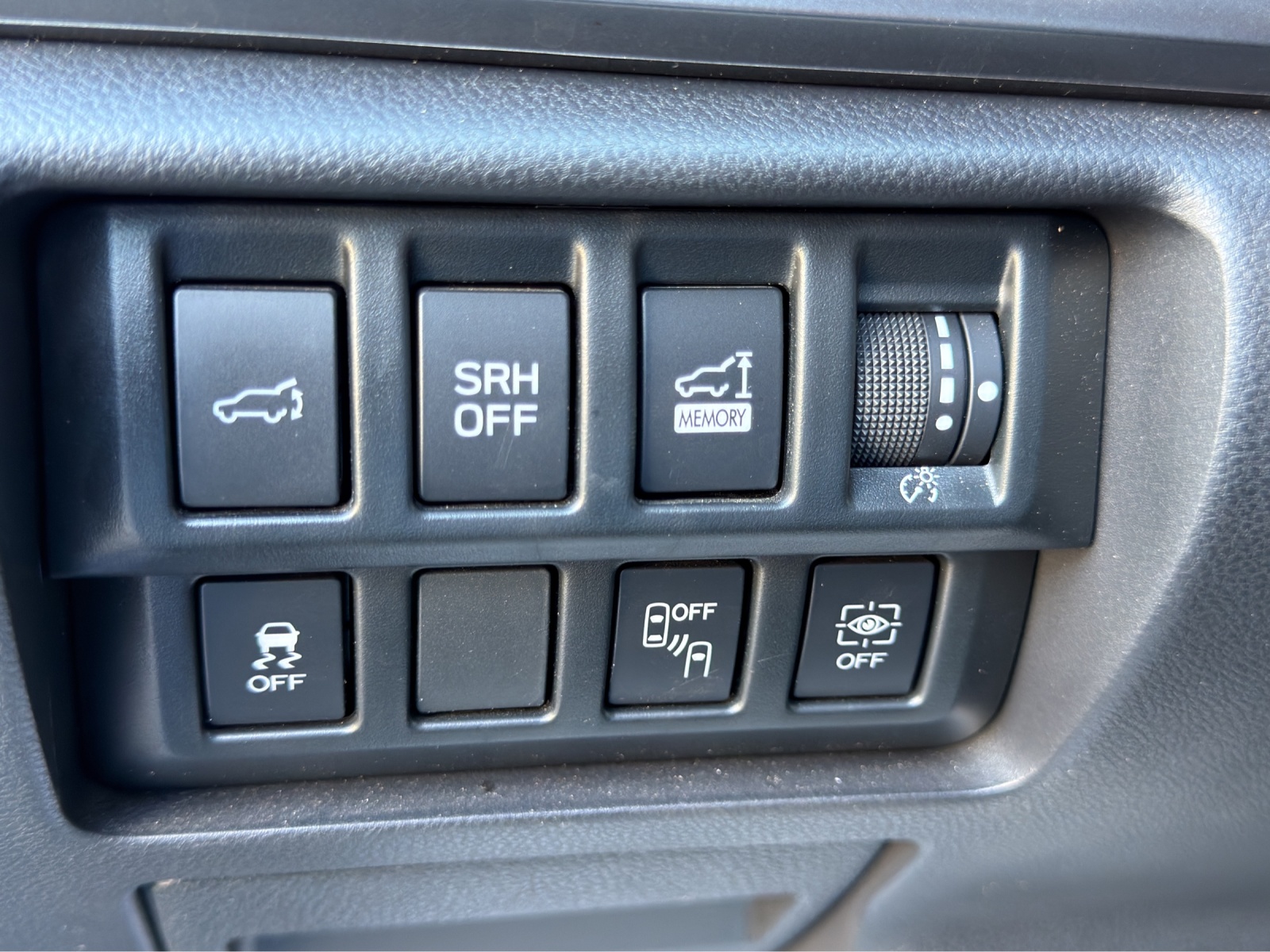 SUBARU Forester 2.0i e-Boxer Swiss Plus Lineartronic-image-25
