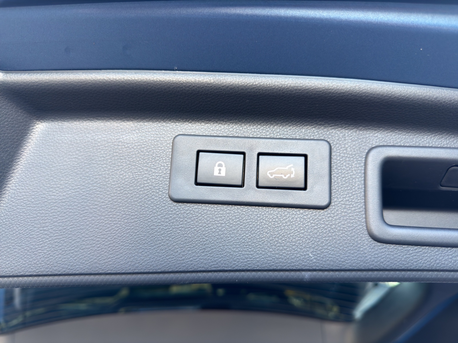 SUBARU Forester 2.0i e-Boxer Swiss Plus Lineartronic-image-28