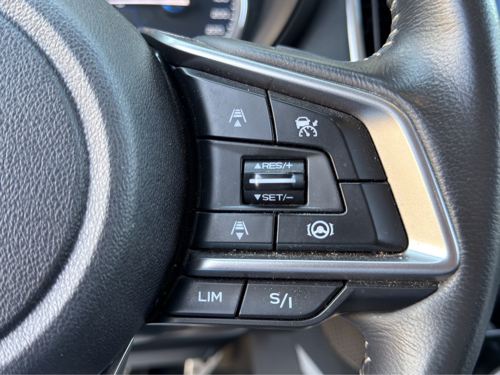 SUBARU Forester 2.0i e-Boxer Swiss Plus Lineartronic-image-23