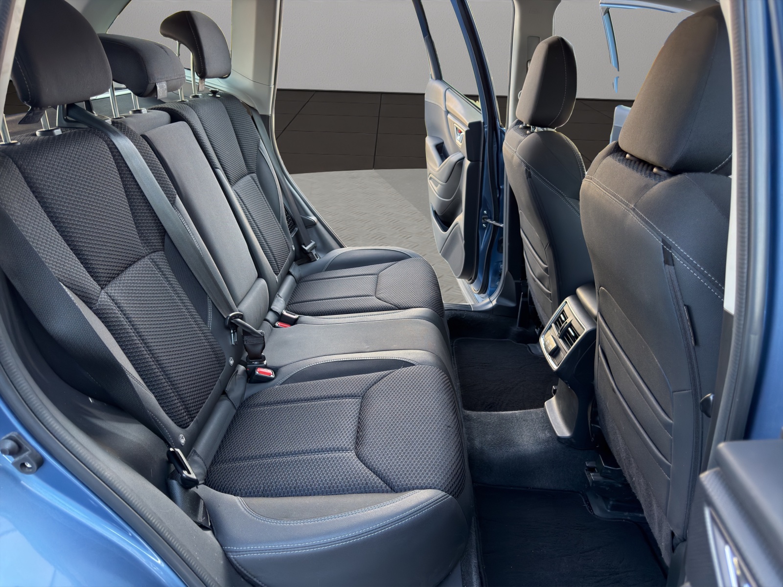 SUBARU Forester 2.0i e-Boxer Swiss Plus Lineartronic-image-17