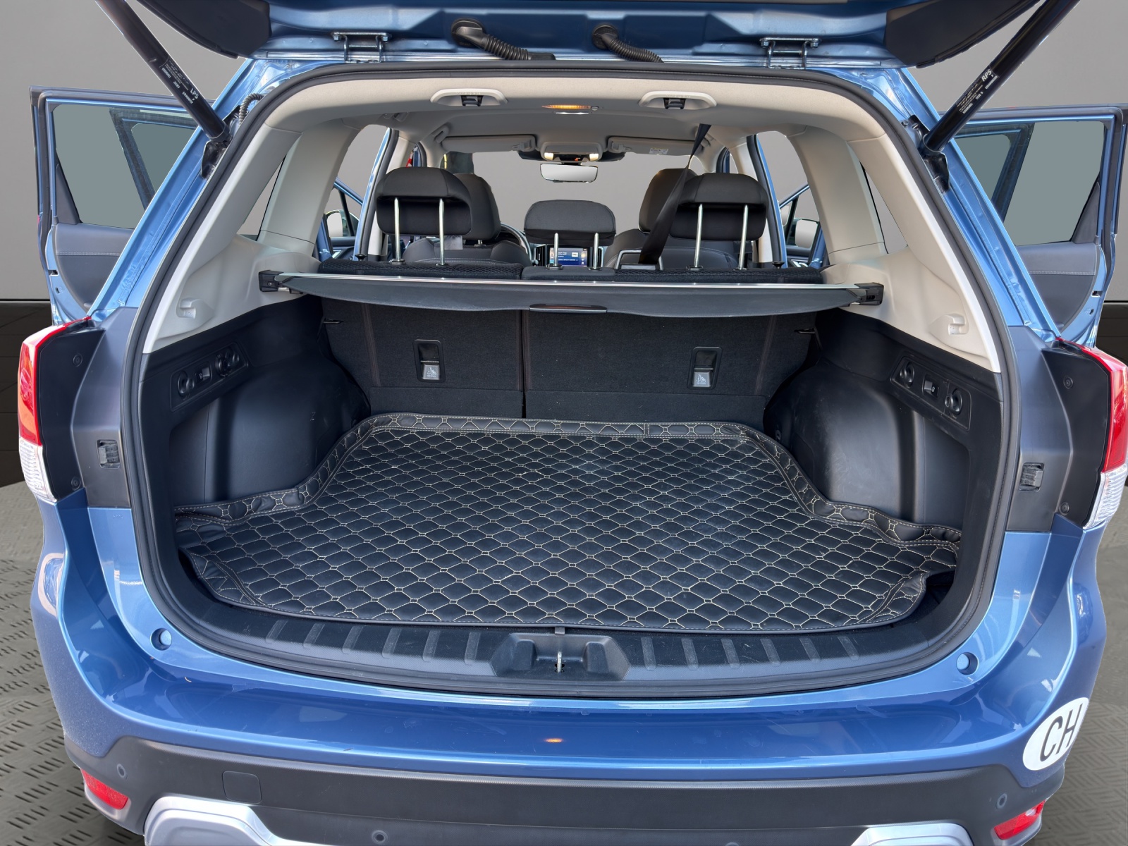SUBARU Forester 2.0i e-Boxer Swiss Plus Lineartronic-image-18