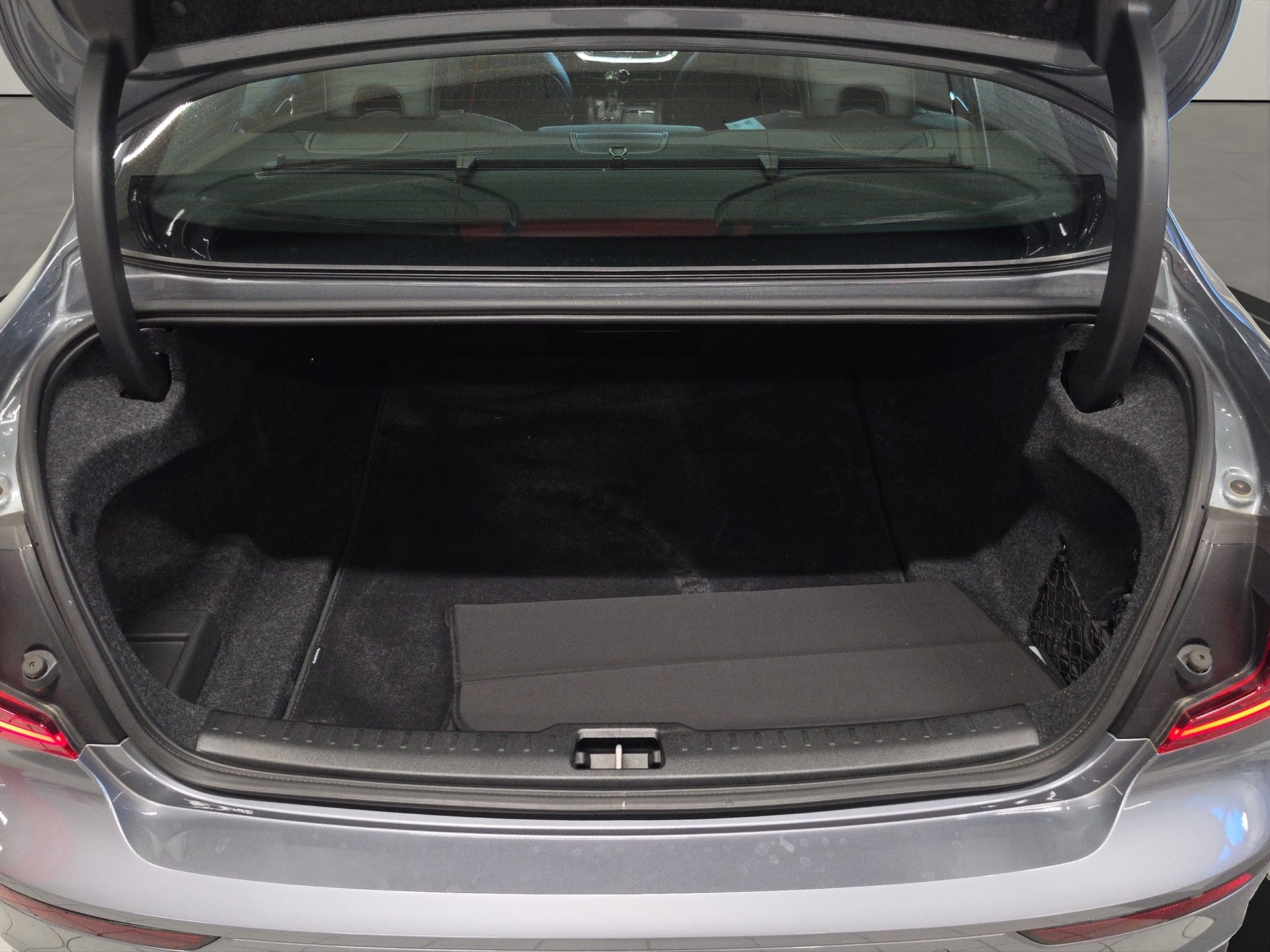 VOLVO S60 2.0 T6 R-Design AWD-image-5