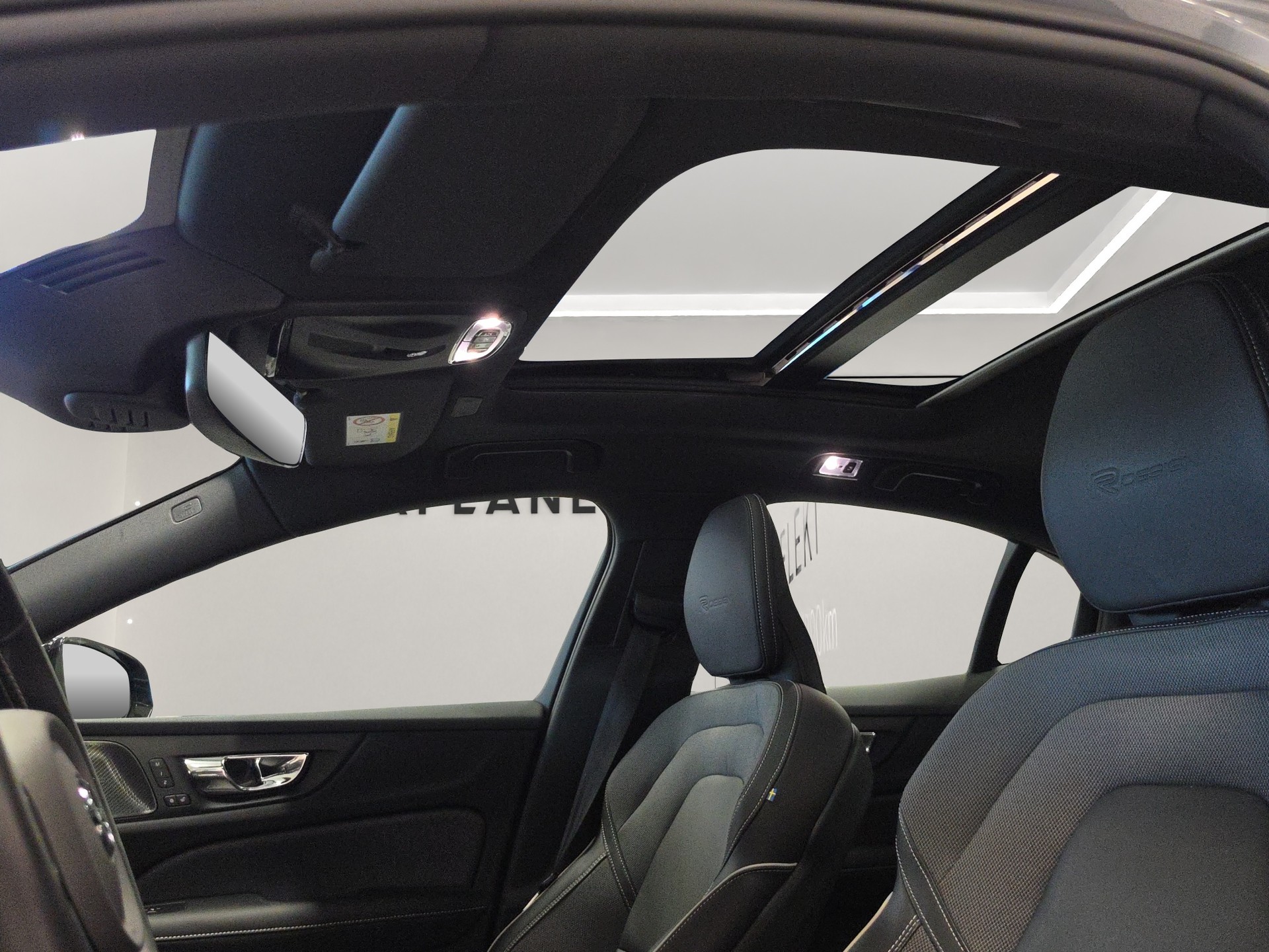 VOLVO S60 2.0 T6 R-Design AWD-image-12