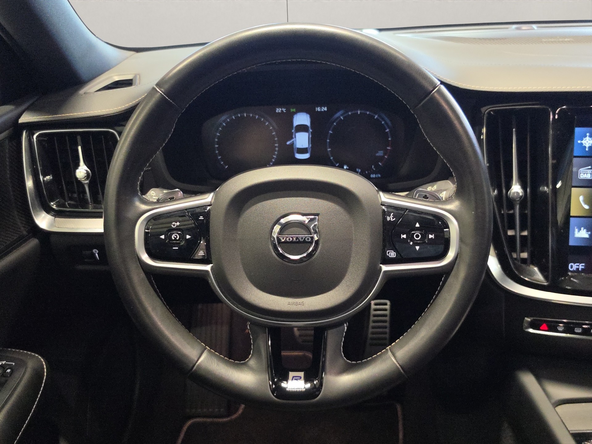 VOLVO S60 2.0 T6 R-Design AWD-image-9