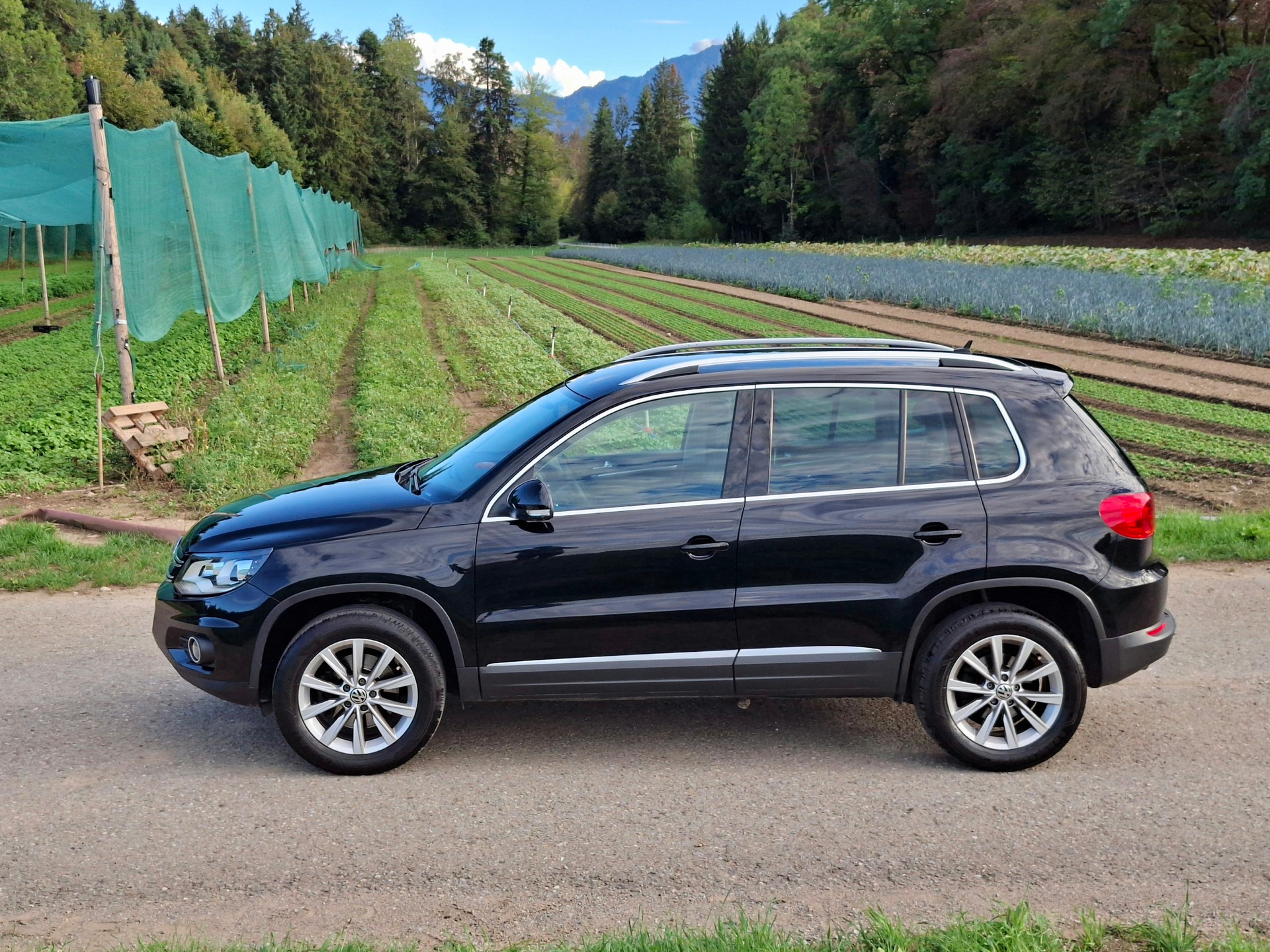 VW 2.0 TDI 140 Track & Style-image-1