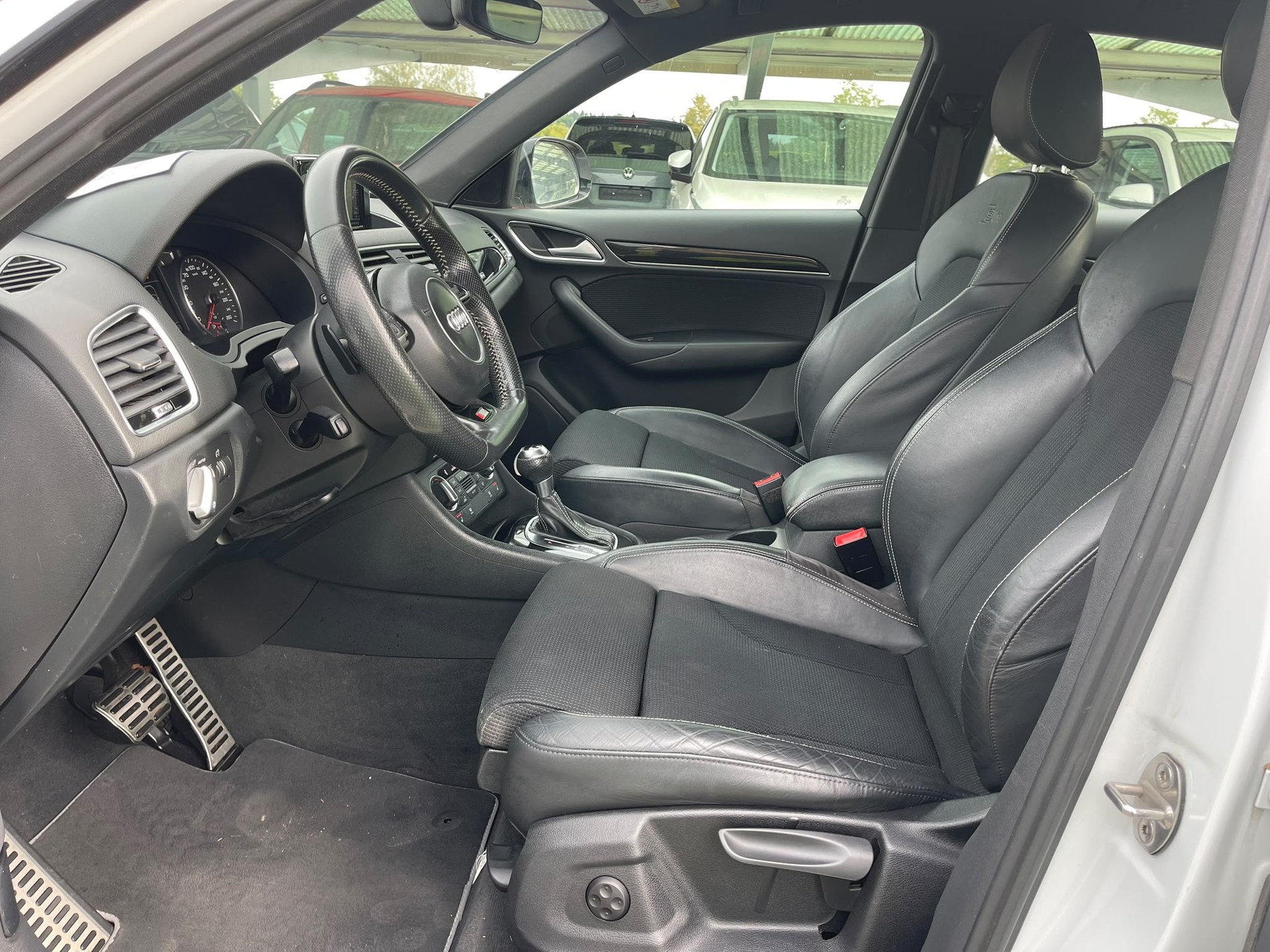 AUDI Q3 2.0 TFSI sport quattro S-tronic-image-9